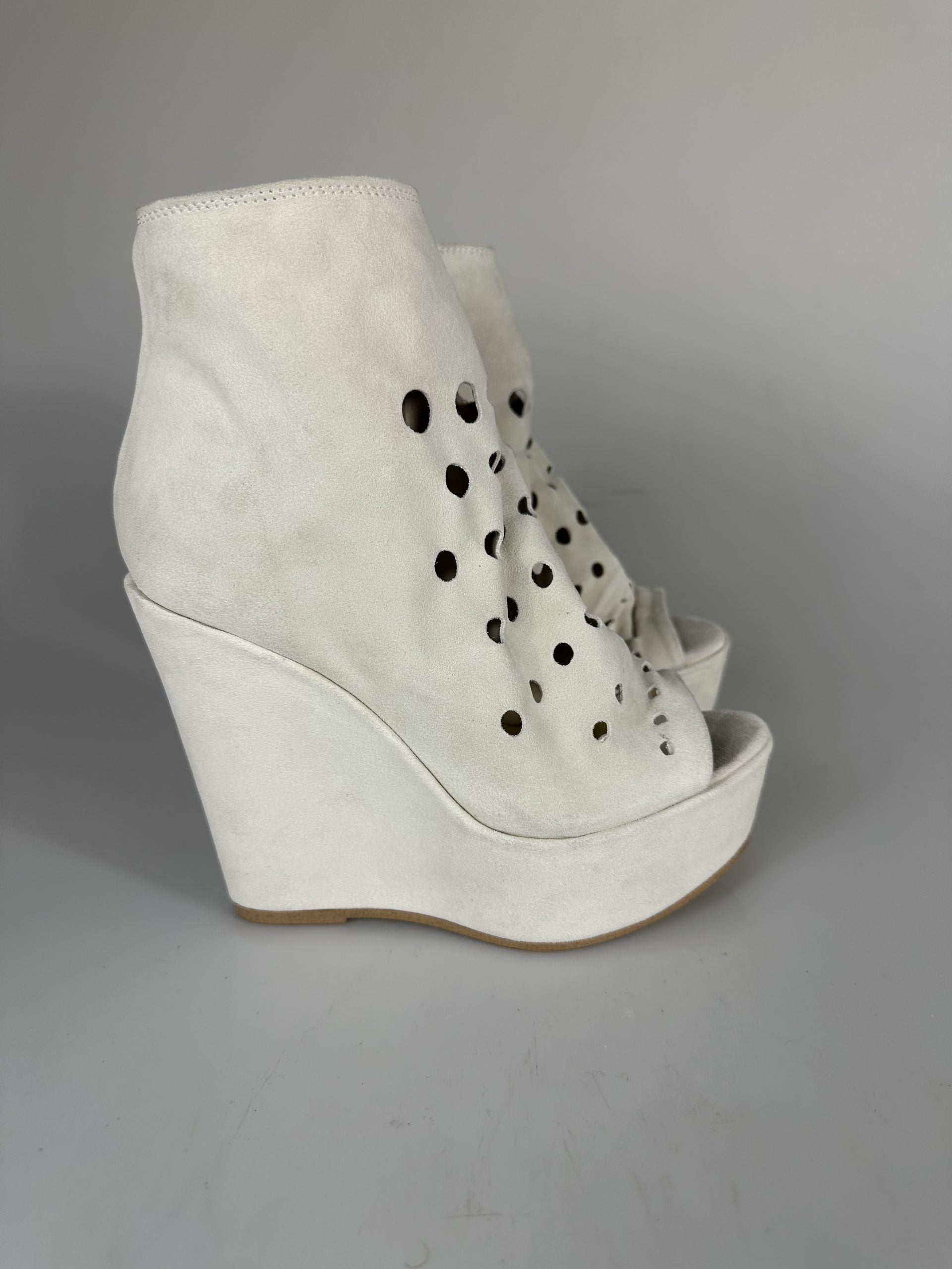 Carmensita agujeros leva hielo