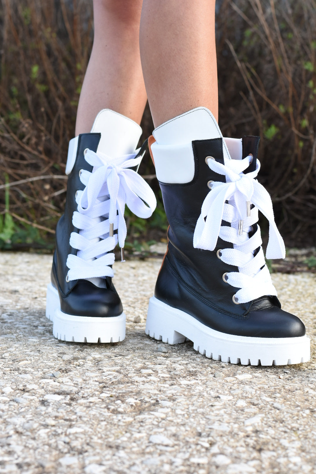 Anfibio ginny Bump pelle nero suola bianca