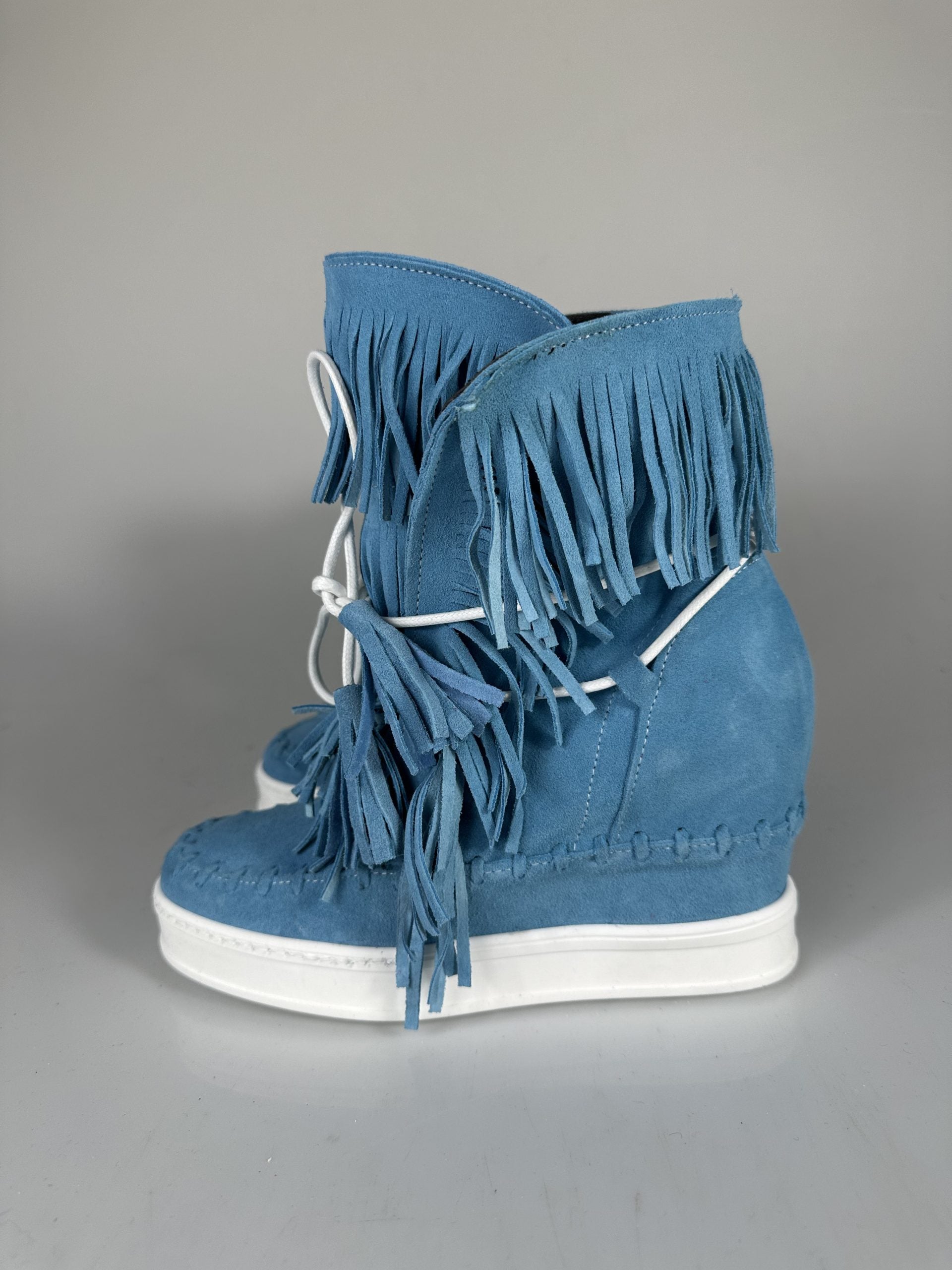 Full up turquoise suede