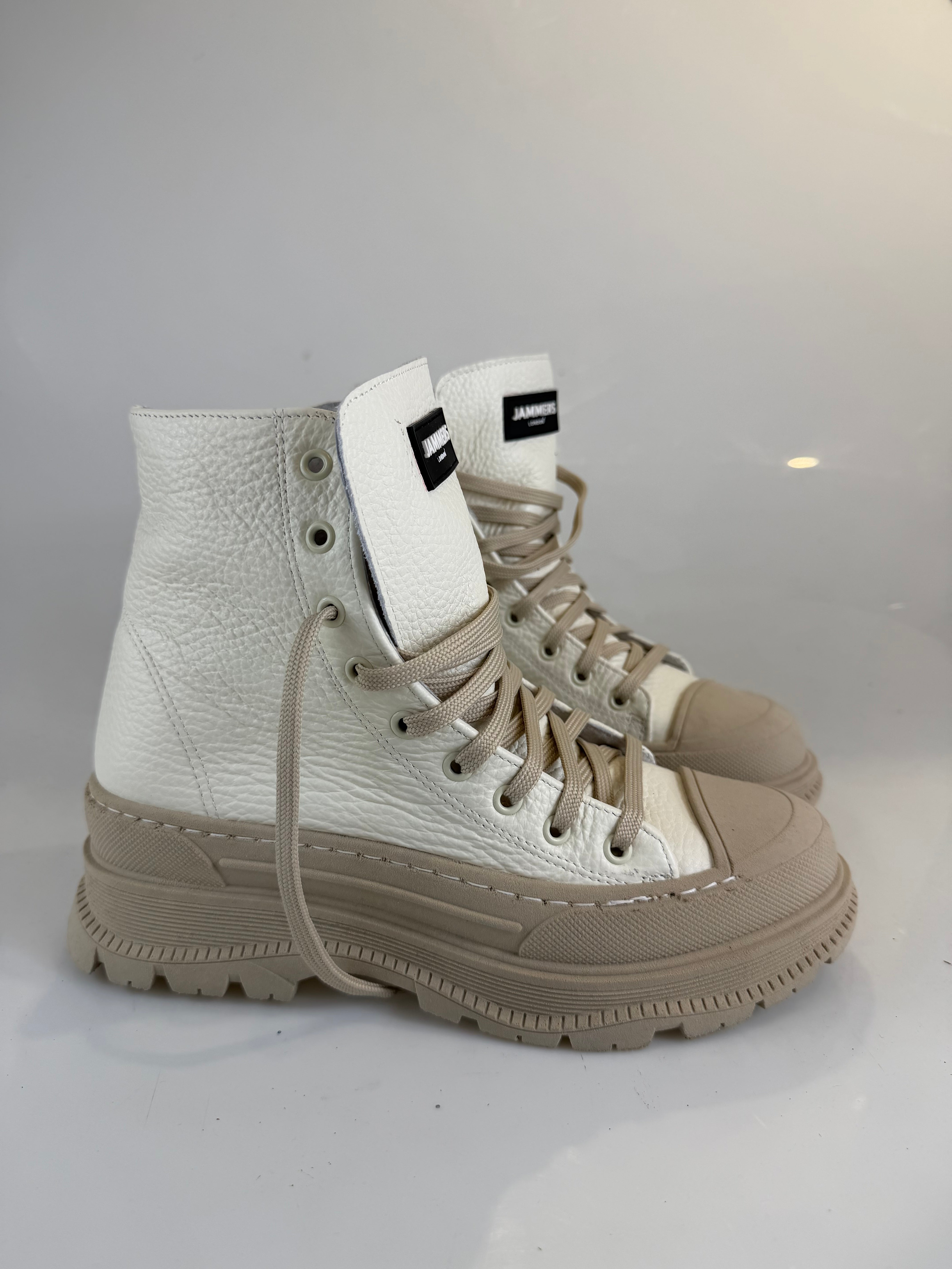 Leone pelle crema