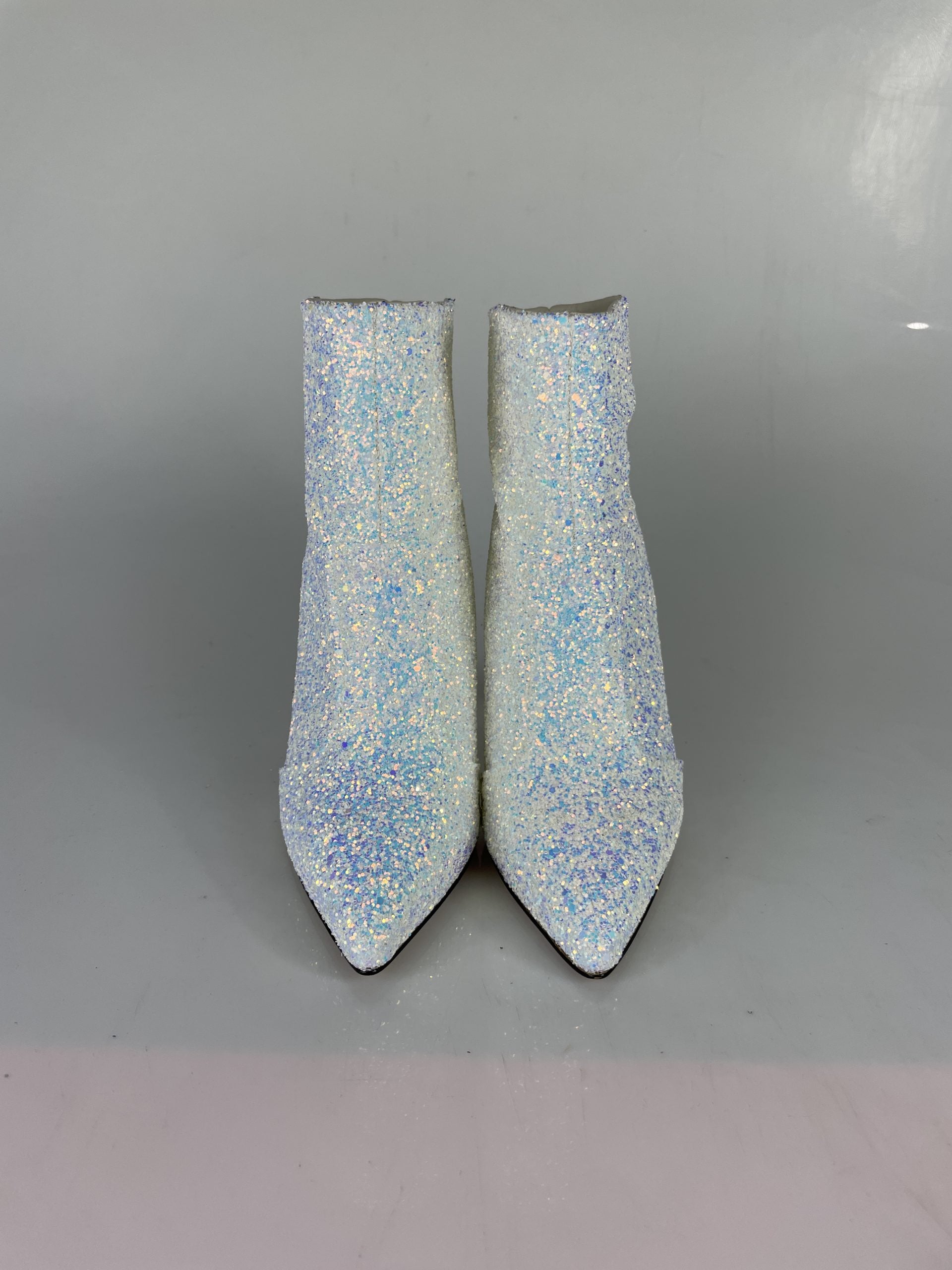 1570 César brillo boreal