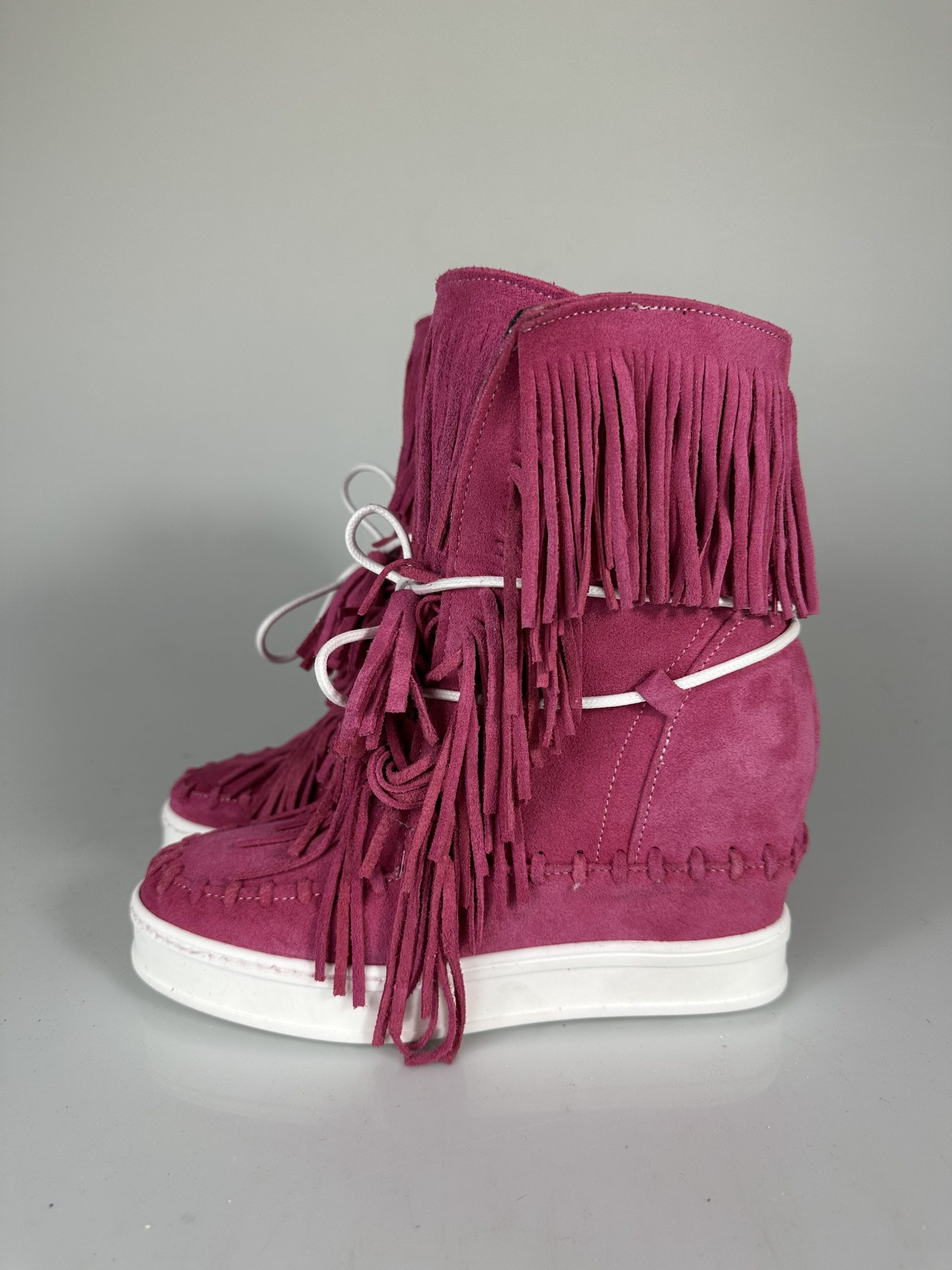 Full up fuchsia suede