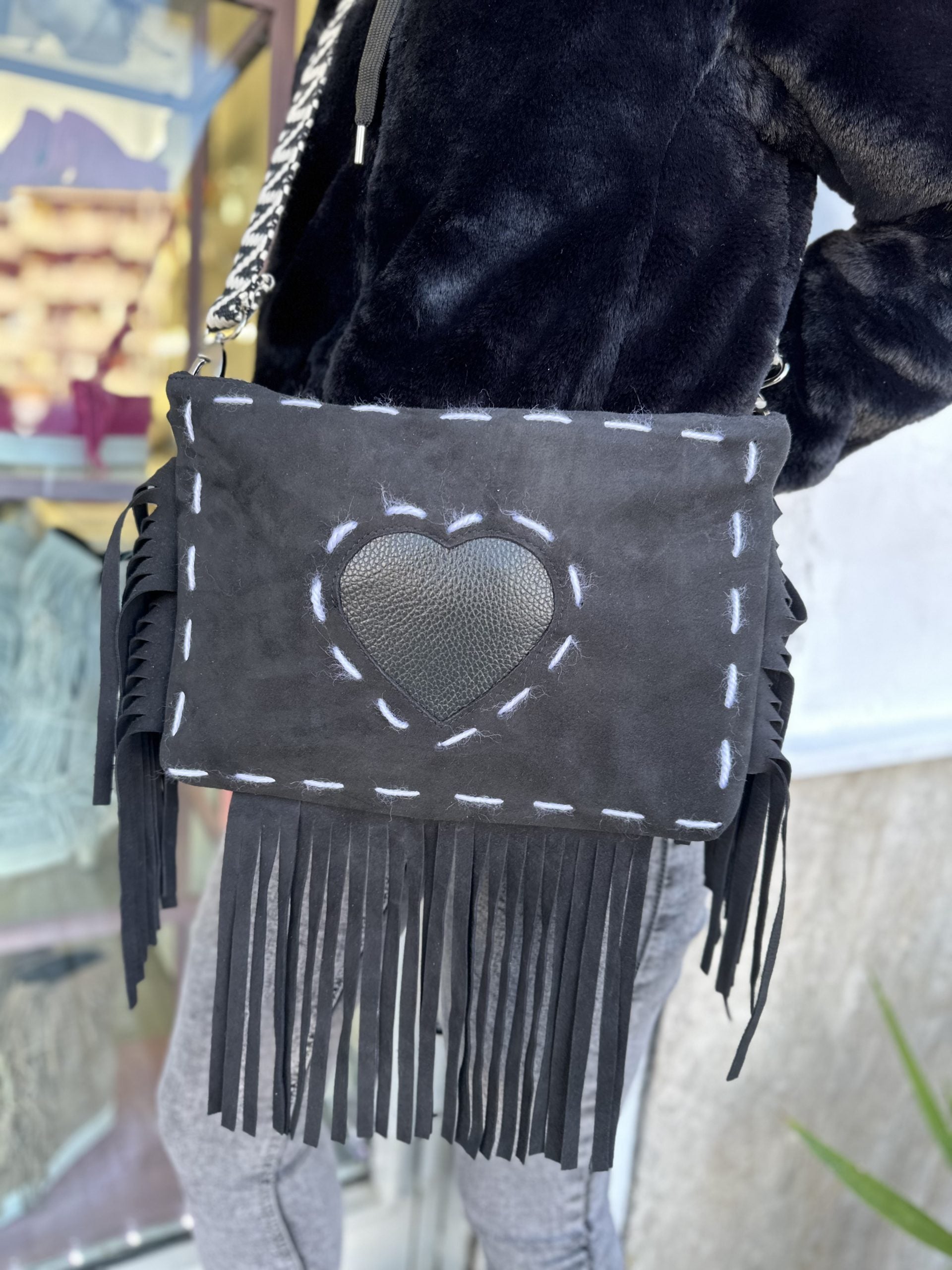 Jumbo bag mini heart cam black rip. white