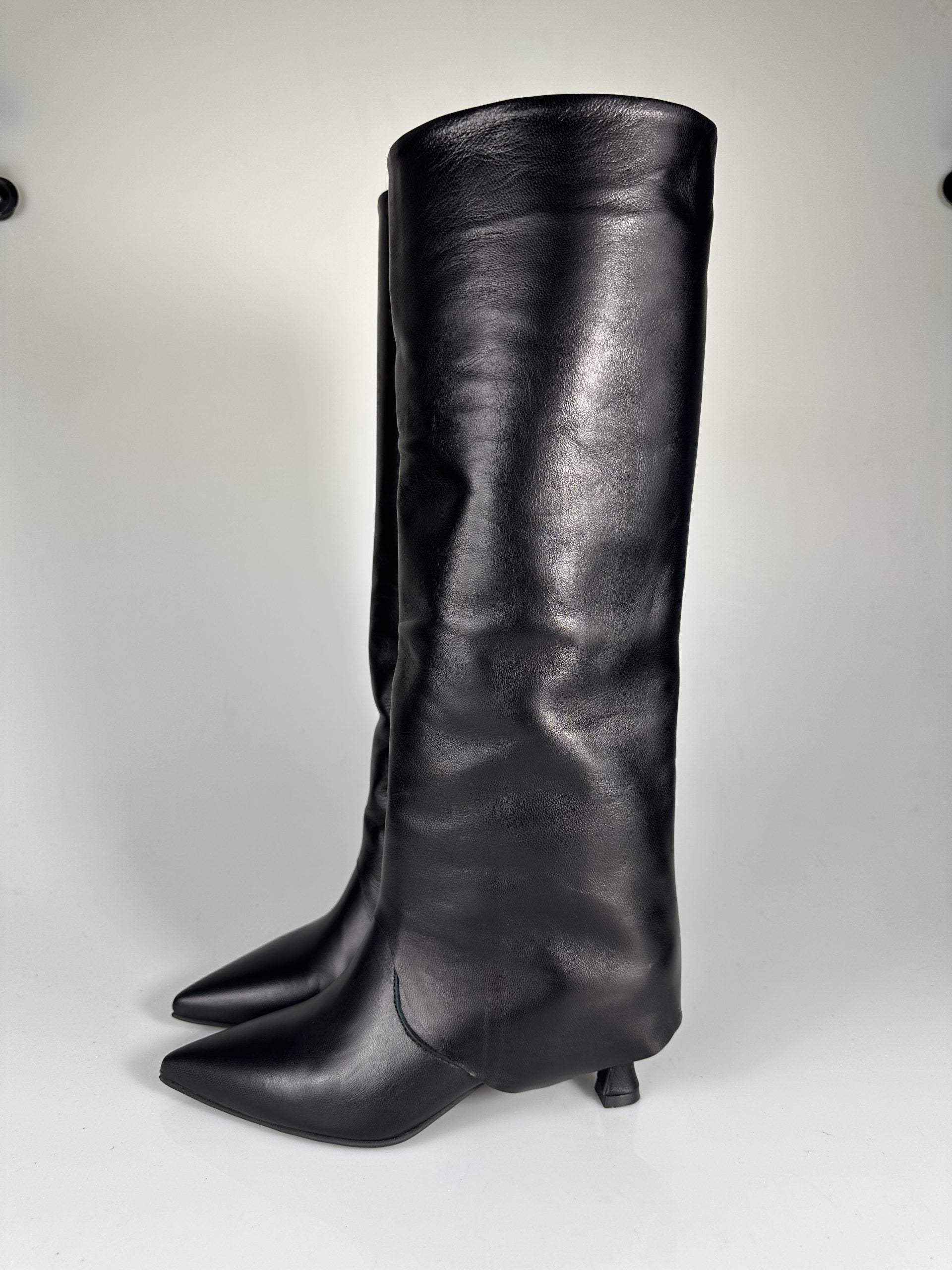 Pañuelo de cuero negro