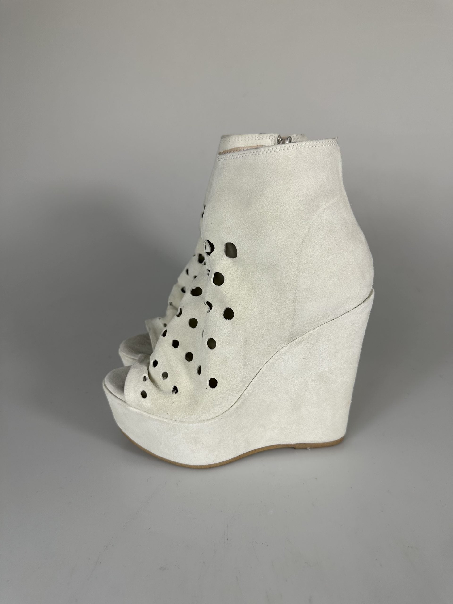 Carmensita agujeros leva hielo