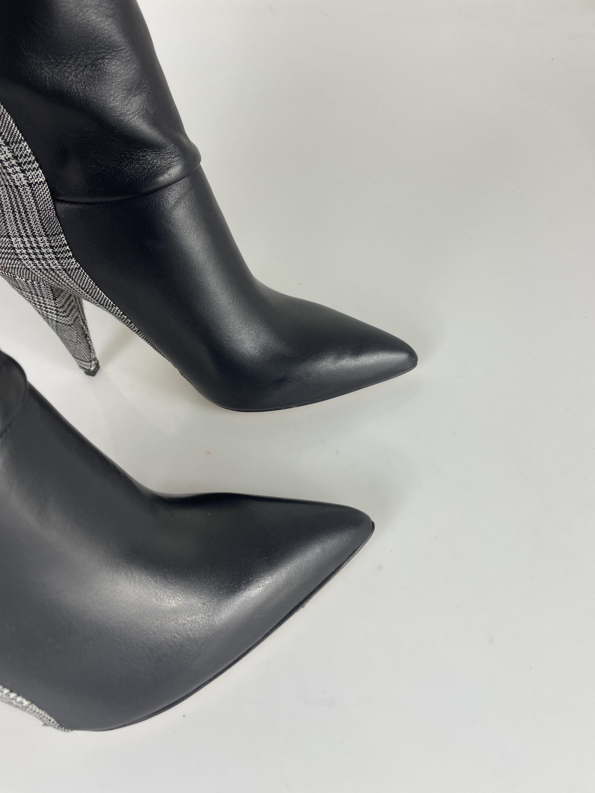 Beatrice piel escocesa negra