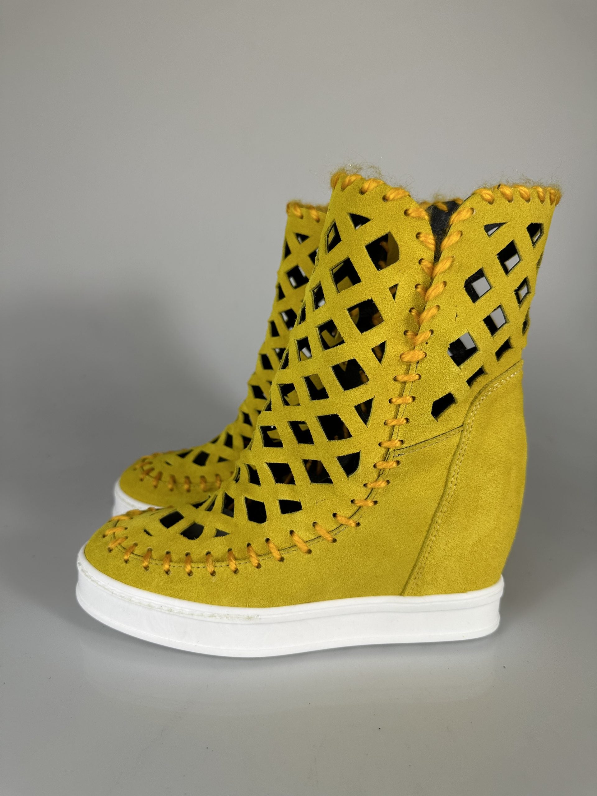 Marco de leva de color amarillo cereza