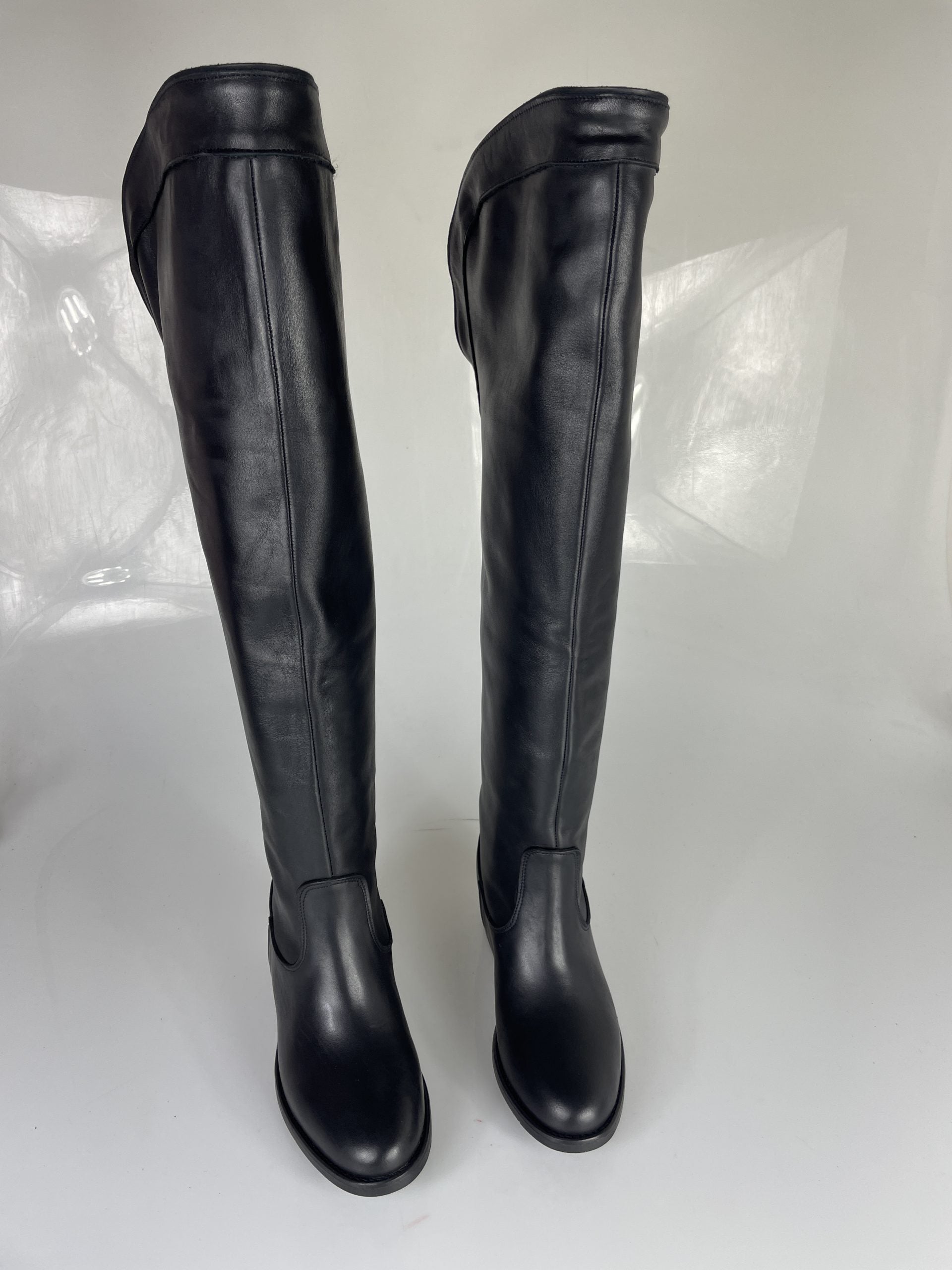 Fury de cuero negro (cuña interna)