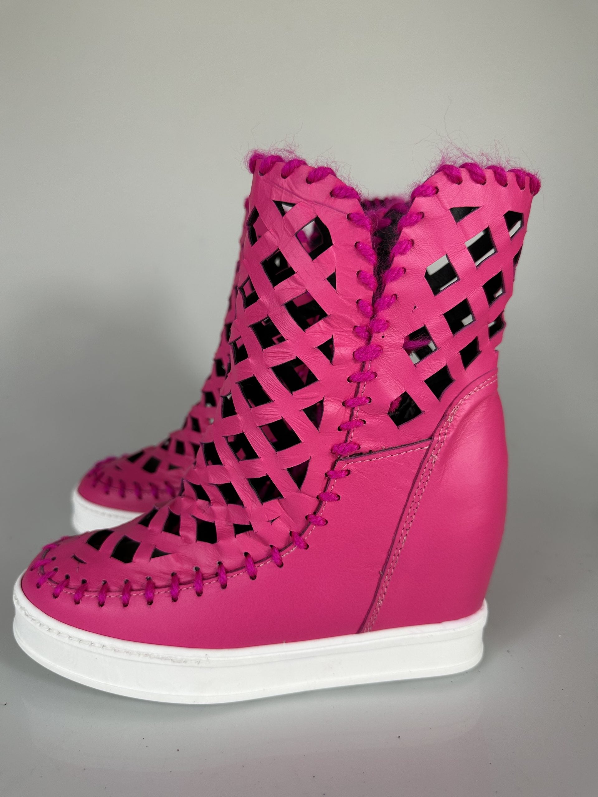 Cuadrado de cuero color cereza fucsia