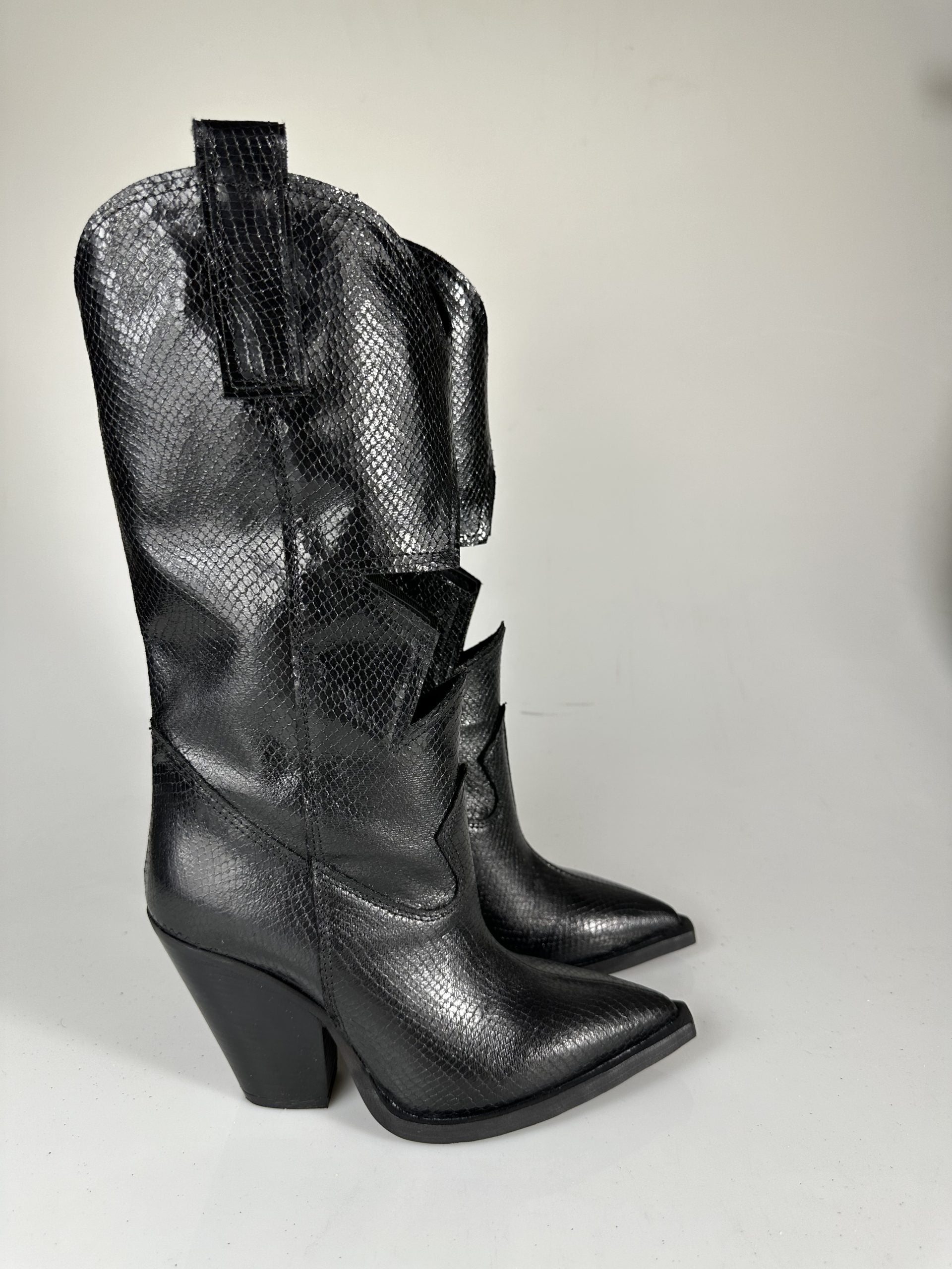 Gabriella star black laminate
