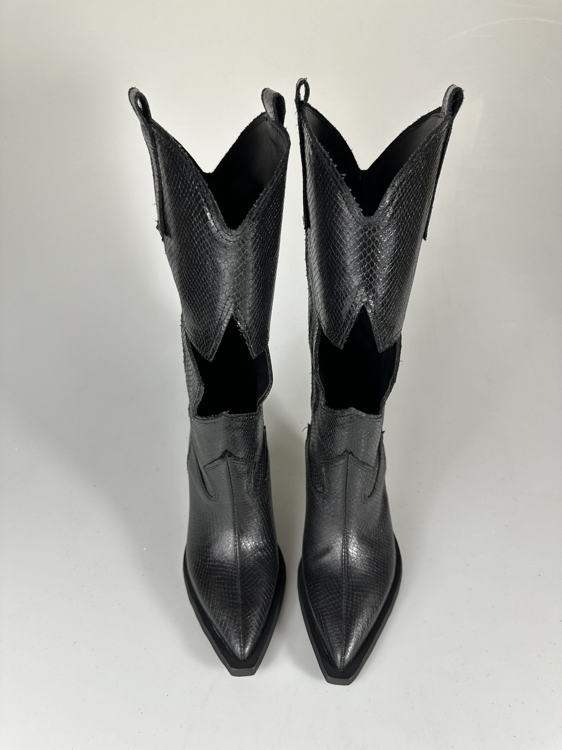 Gabriella star black laminate