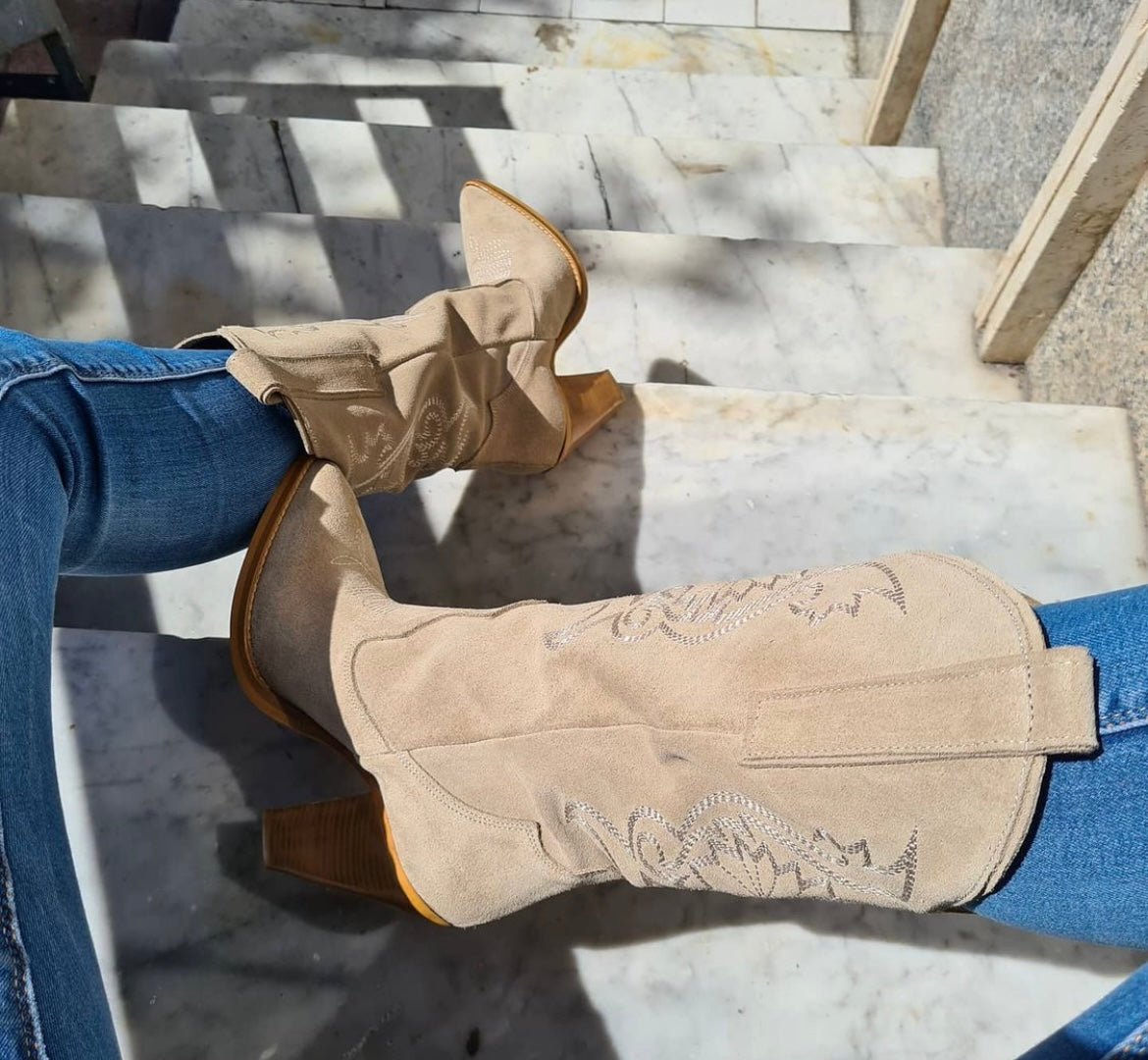 Cecilia camoscio ricamo beige