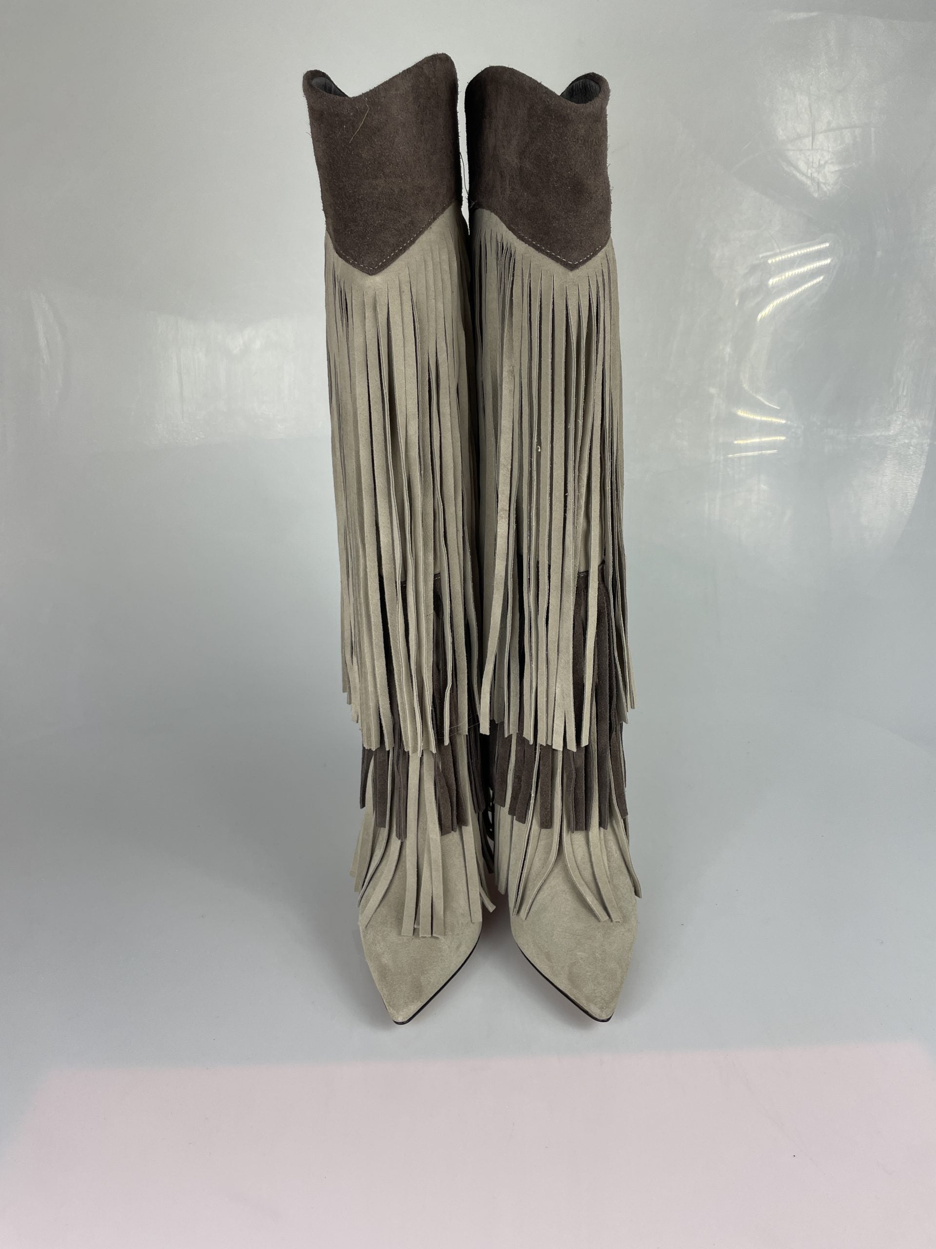 T.moro, aficionado beige