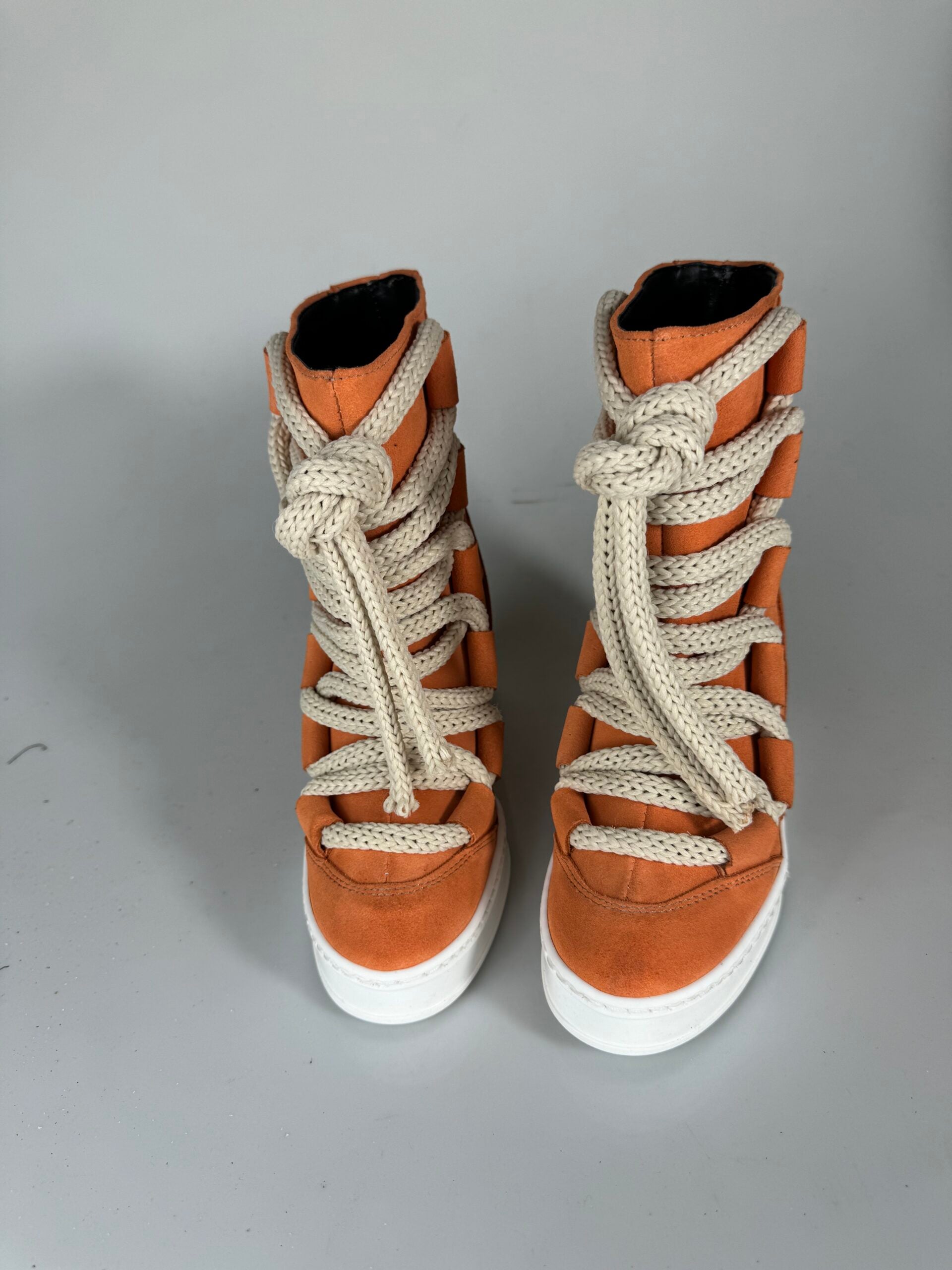 Artem cámara completa naranja