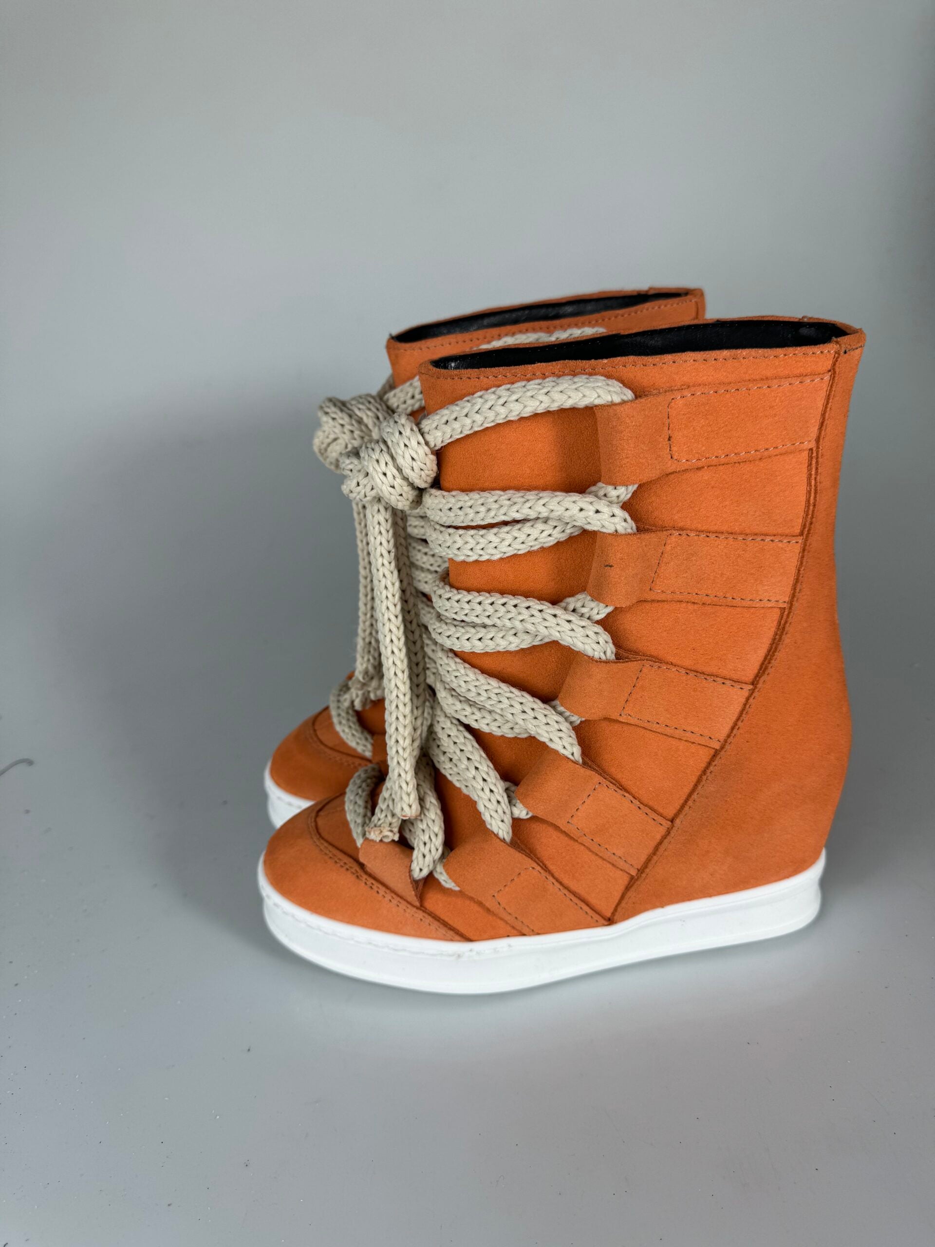 Artem cámara completa naranja