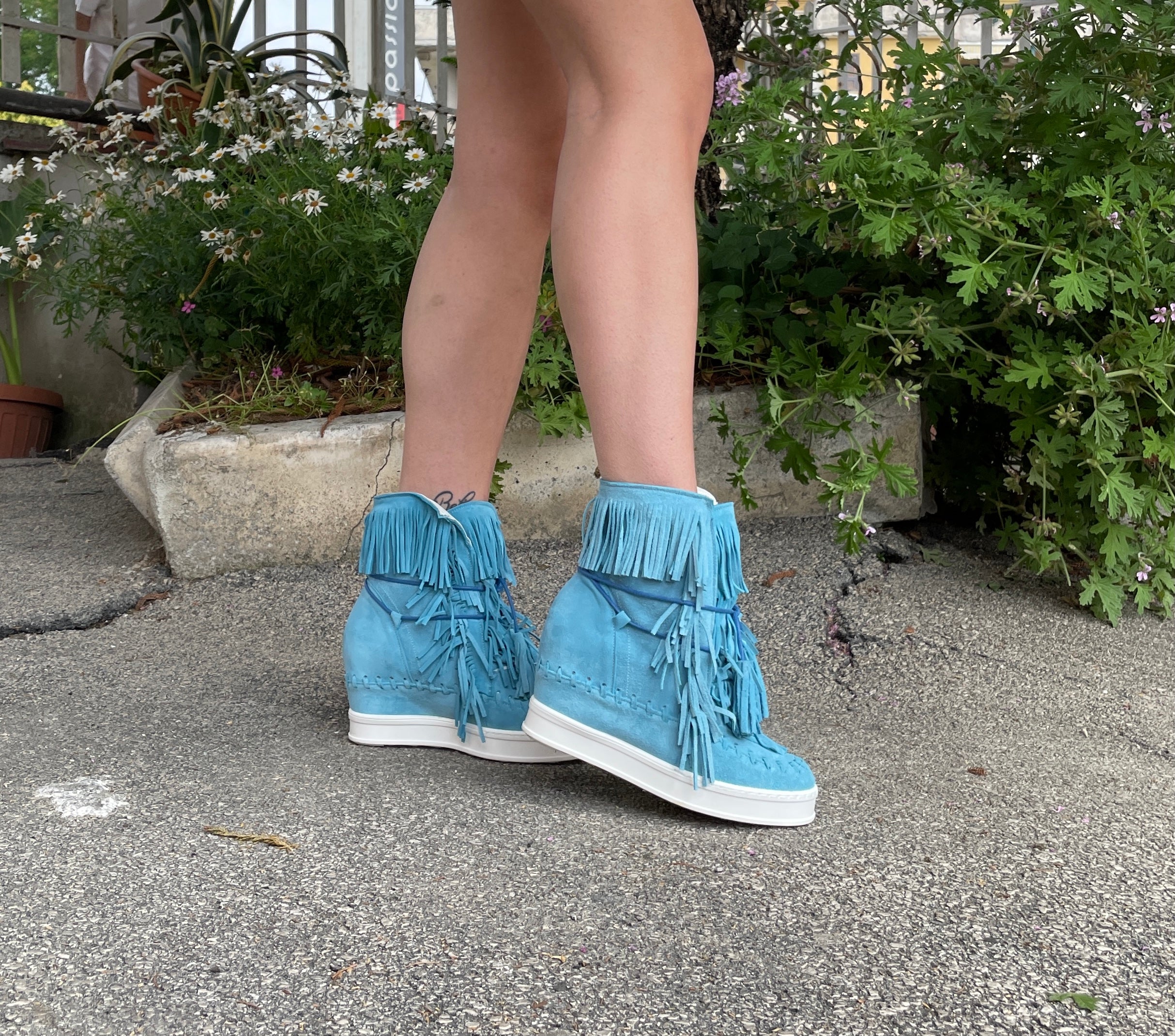 Full up turquoise suede