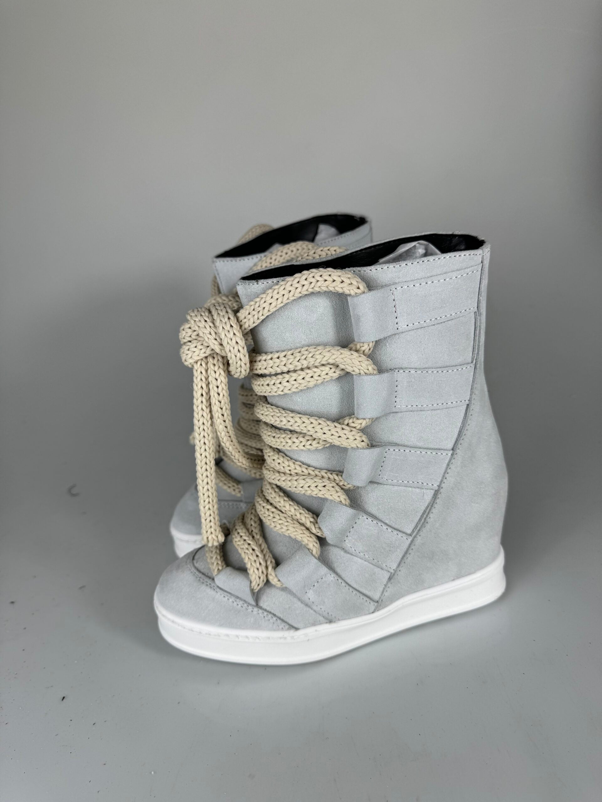 Artem llena la cámara de hielo