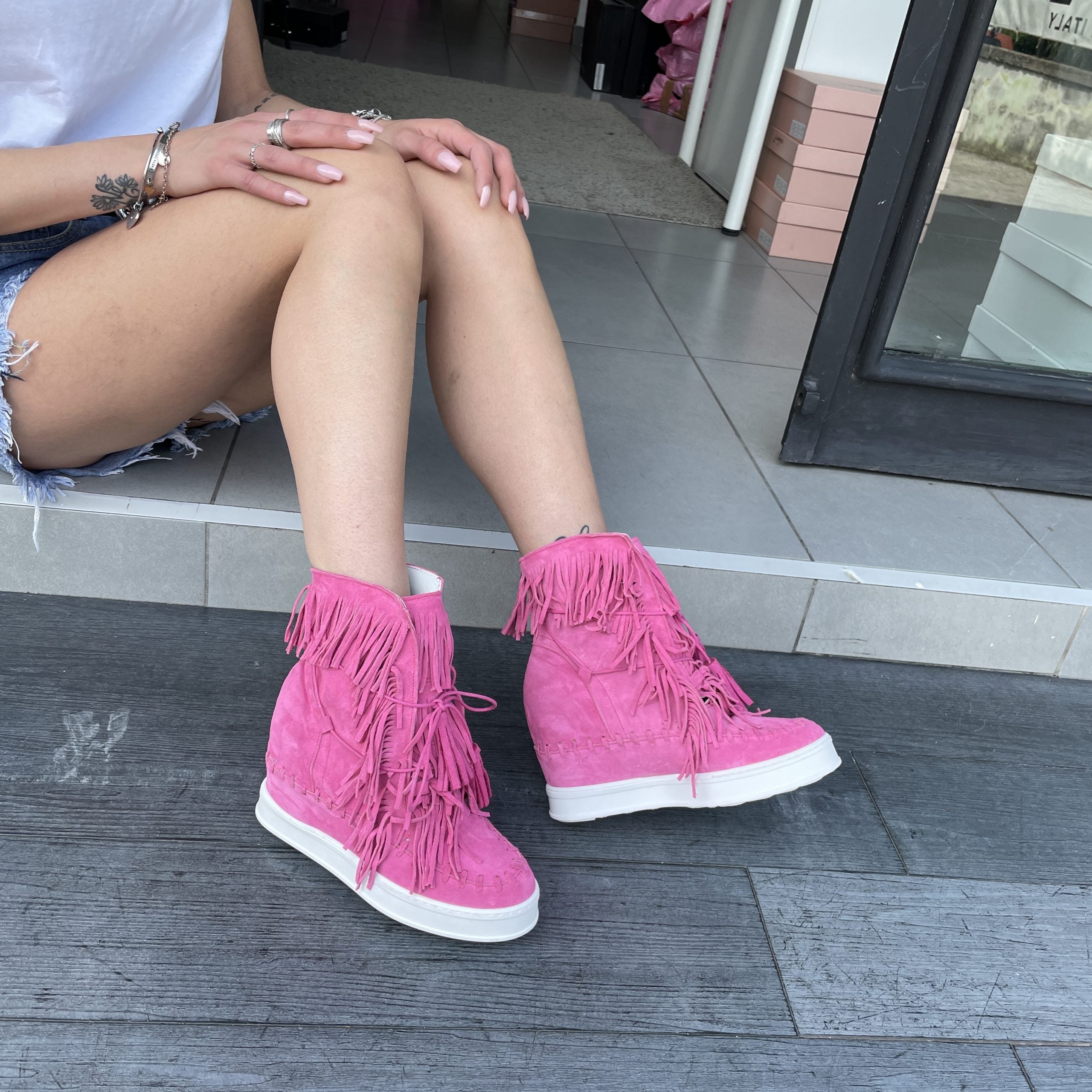 Full up fuchsia suede