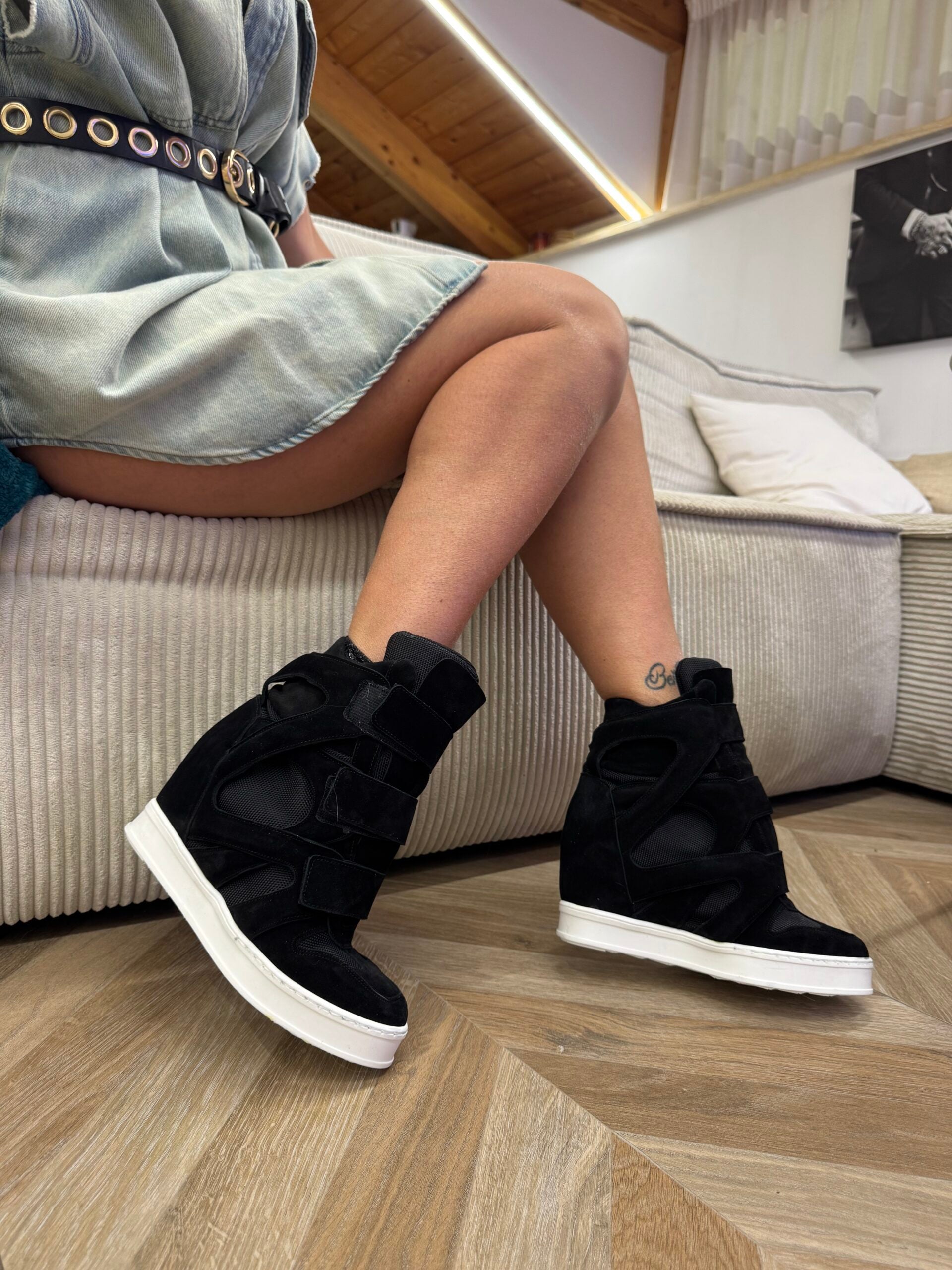 Full up train cam black