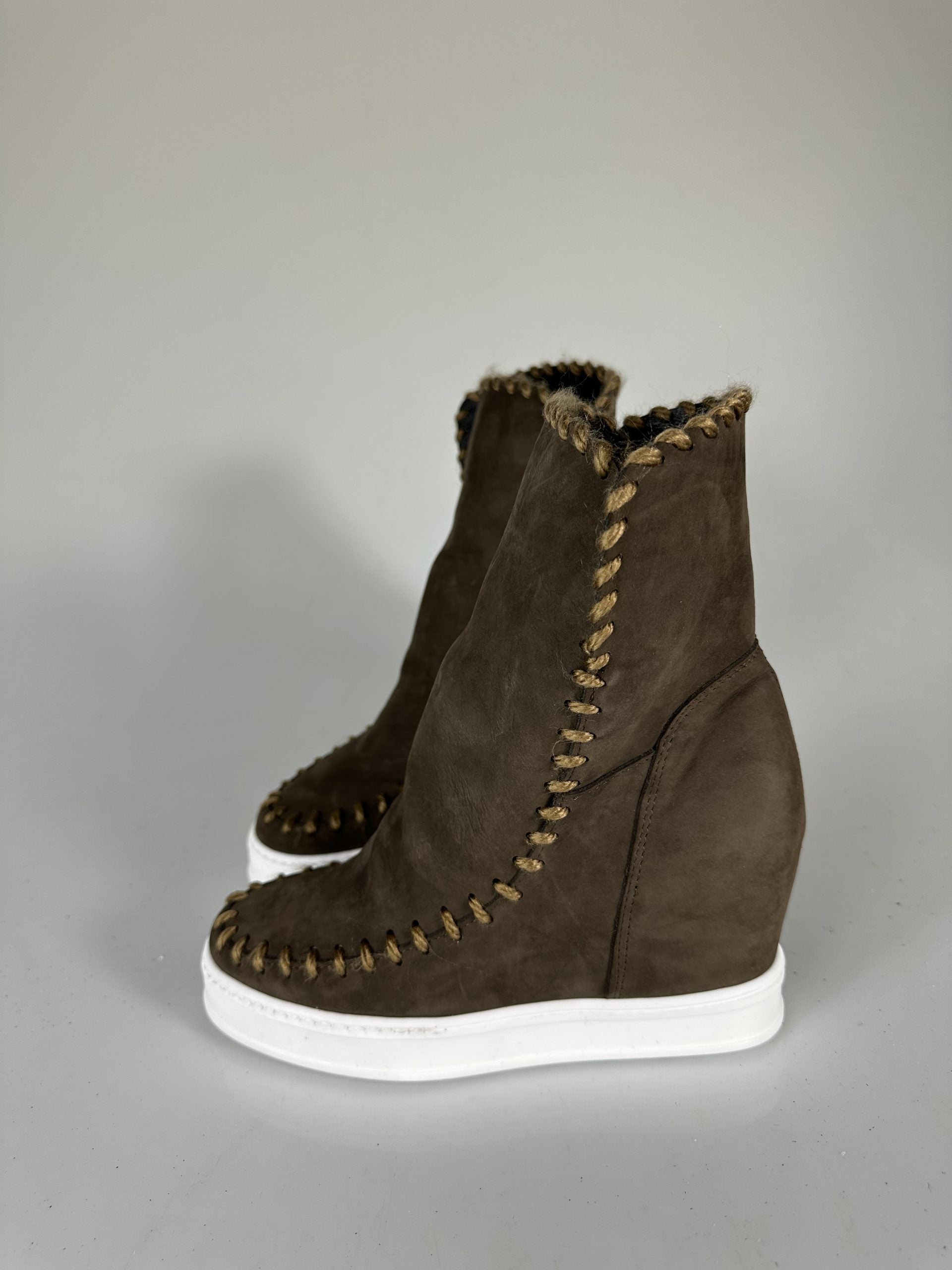 Louu nabook brown