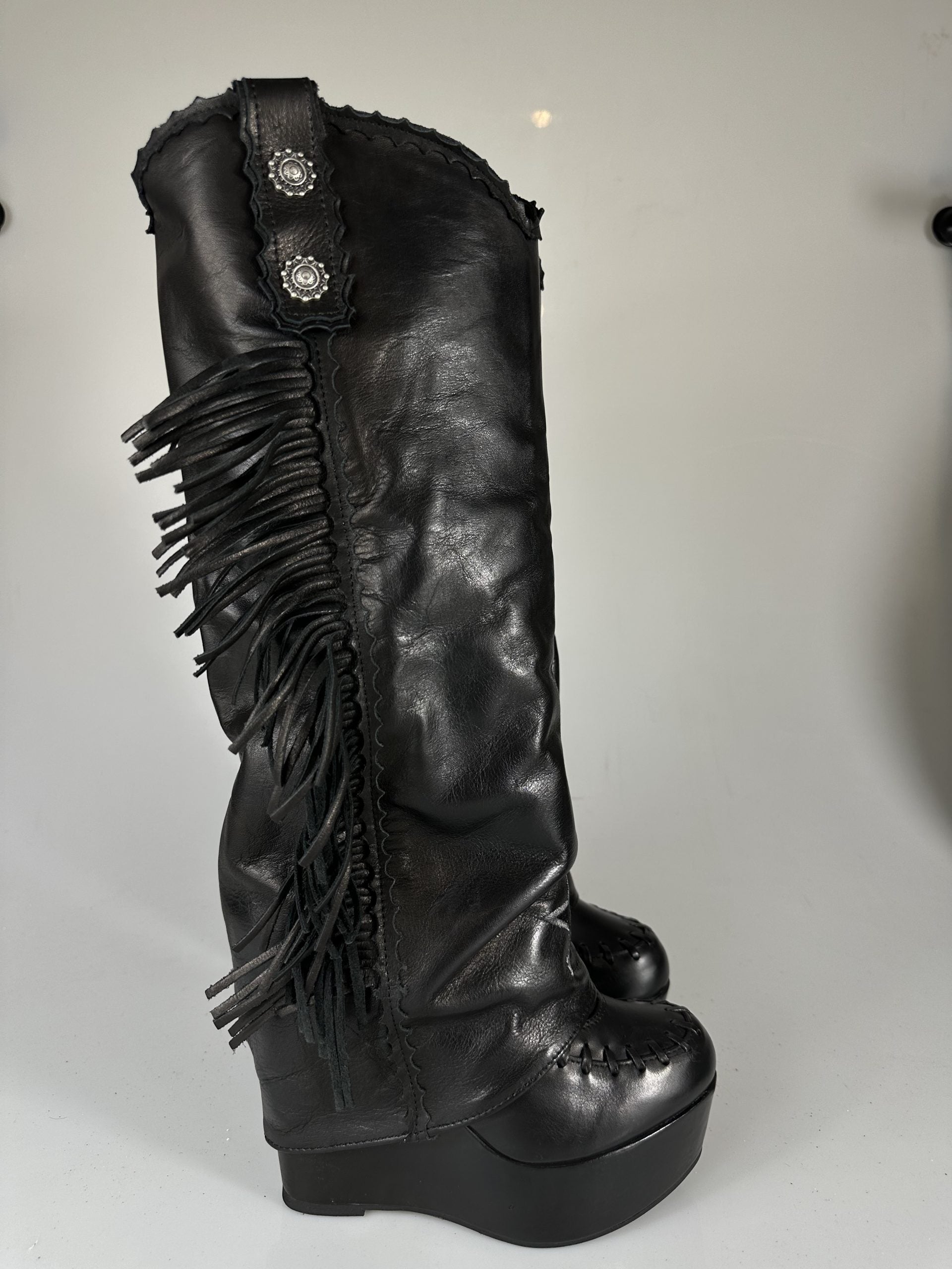 Carmensita euphoria black leather closed toe