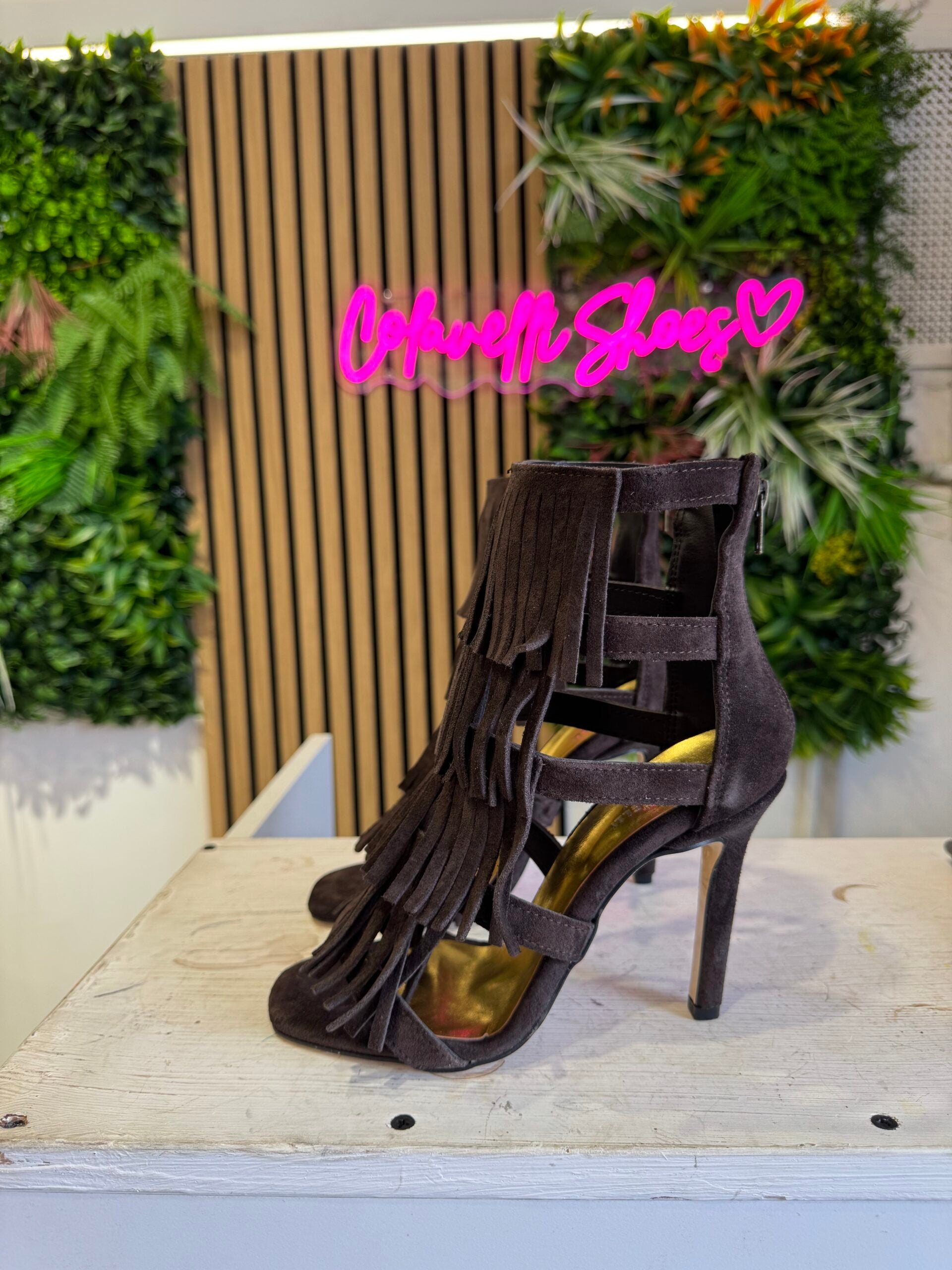 Aphrodite suede t dark brown