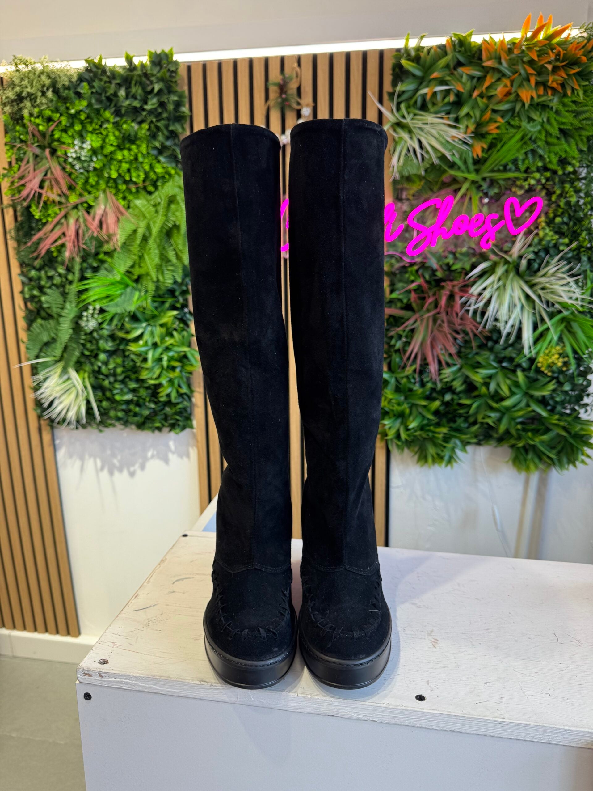 Flaminia full up black suede no fringes left