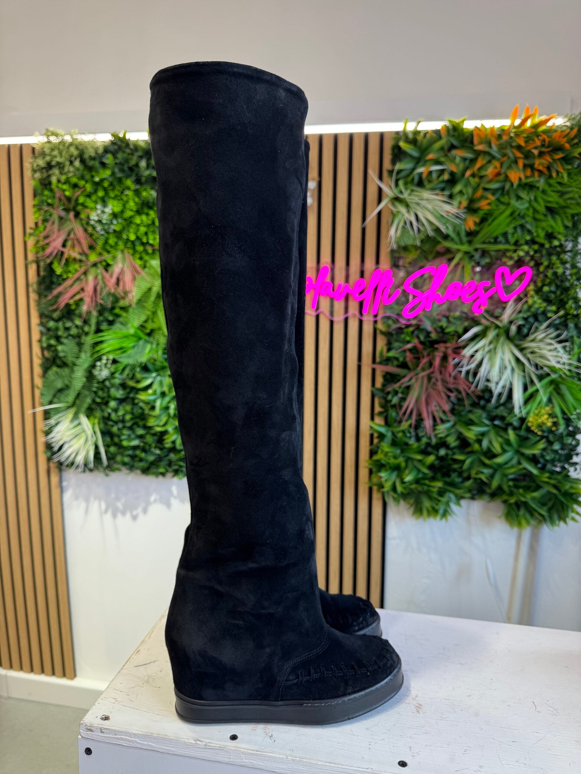 Flaminia full up black suede knee-high no fringes left