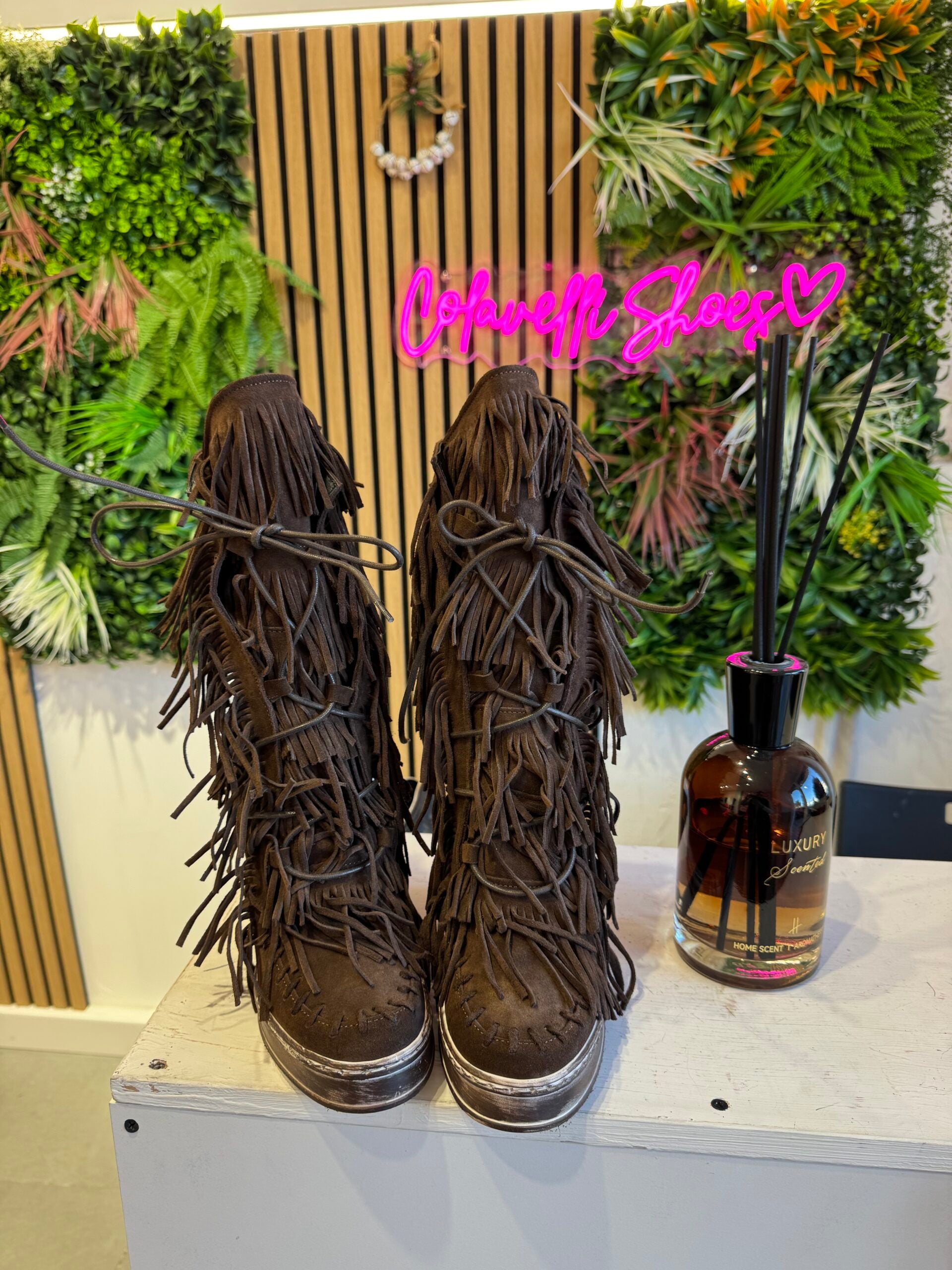 Regular chocolate suede with matching sole