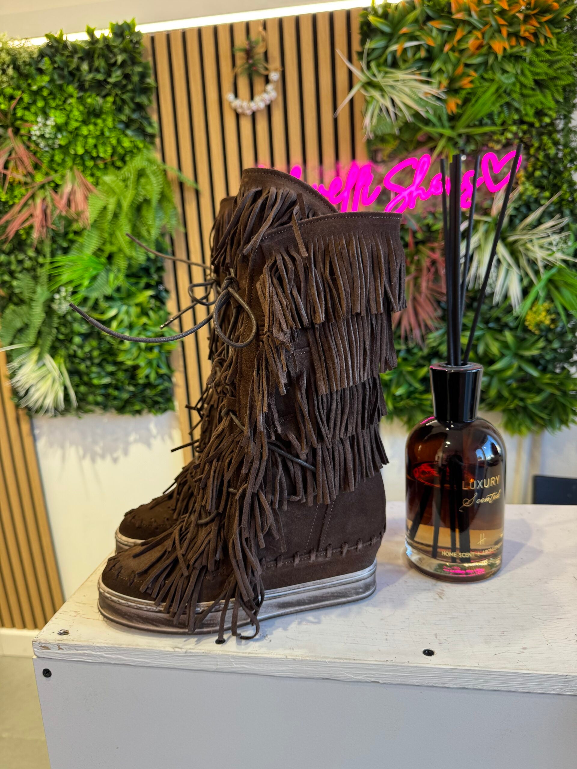 Gamuza color chocolate regular con suela a juego