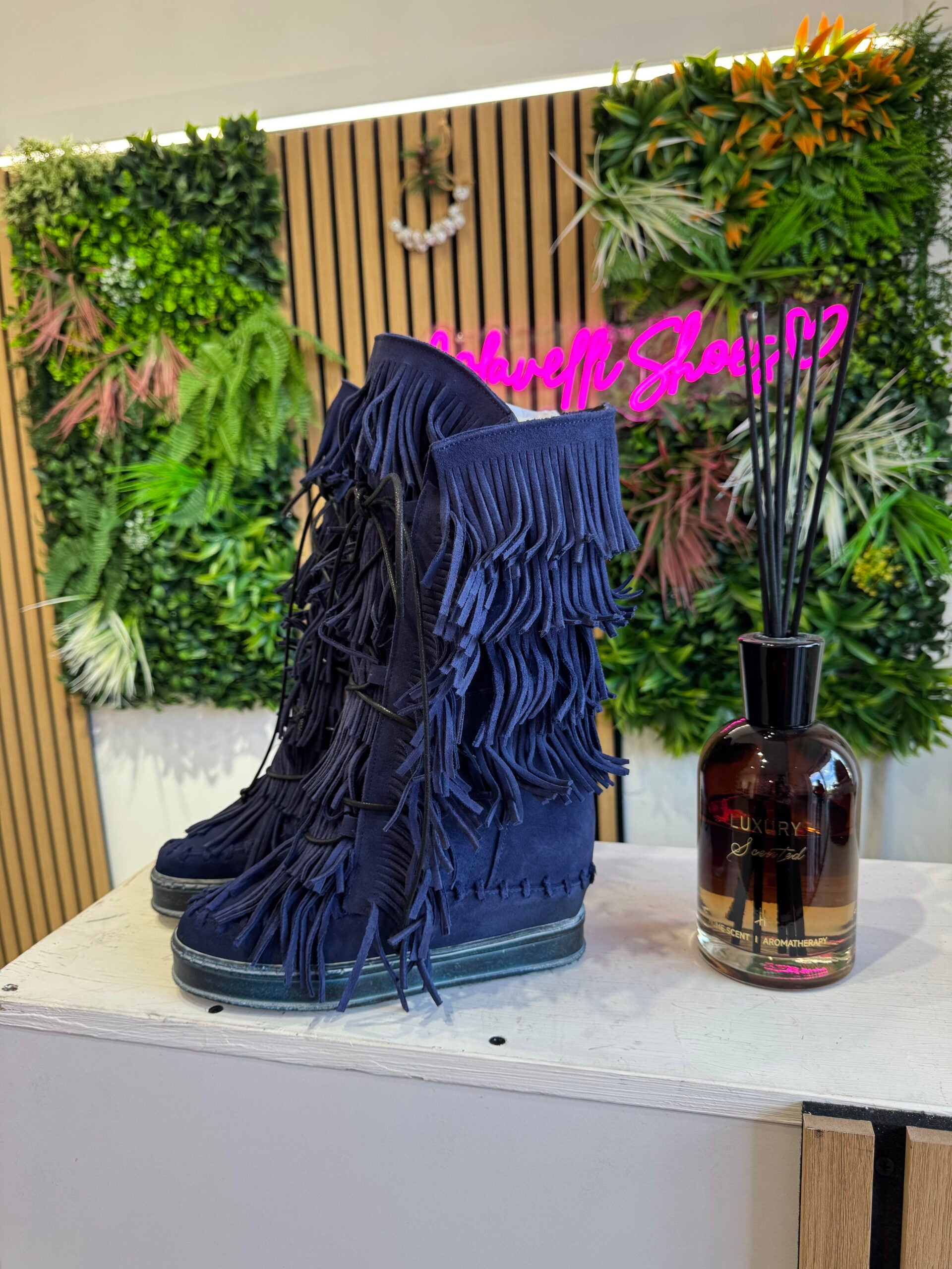 Regular blue suede matching sole