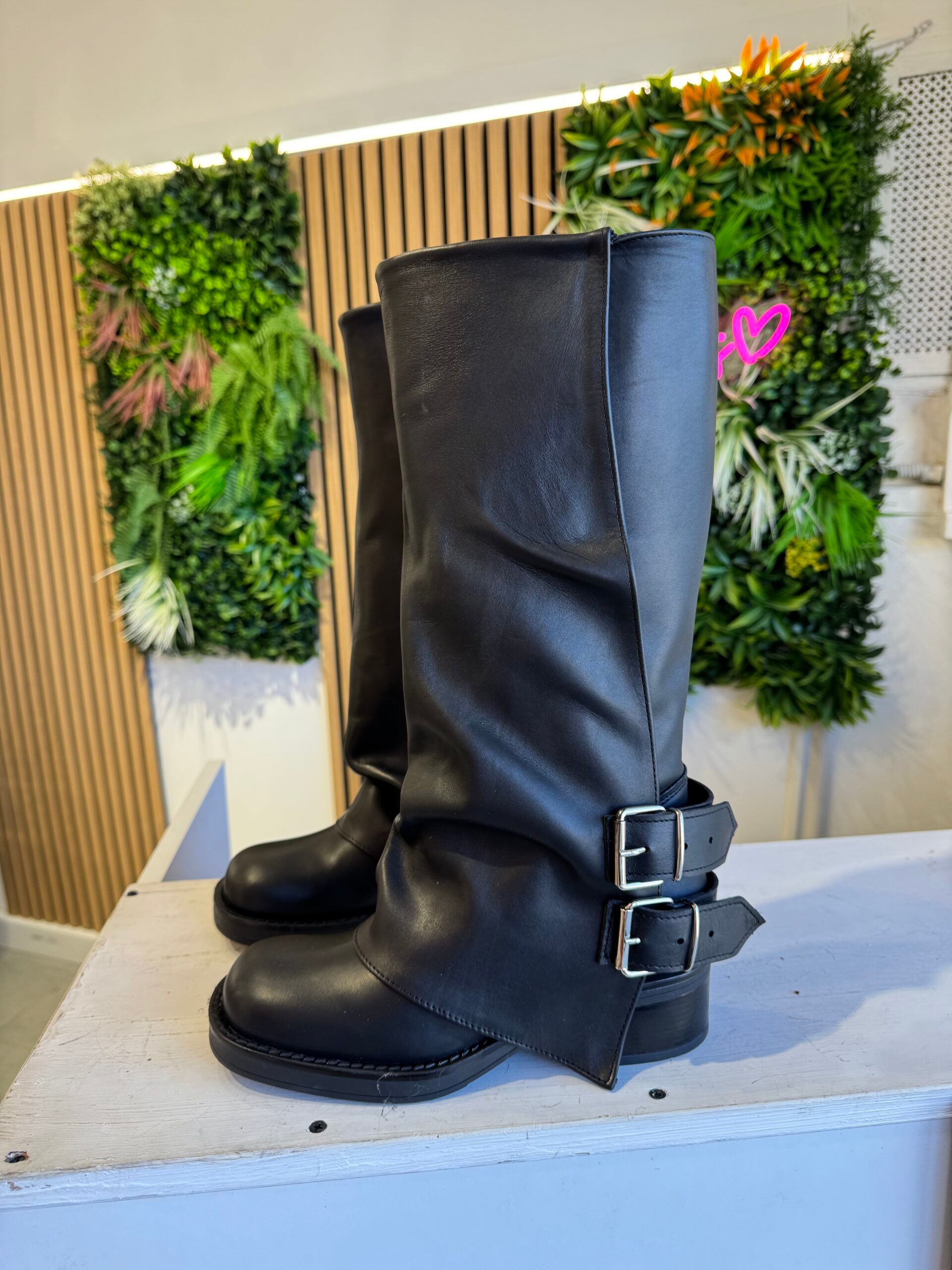 Armer5 chocolate suede