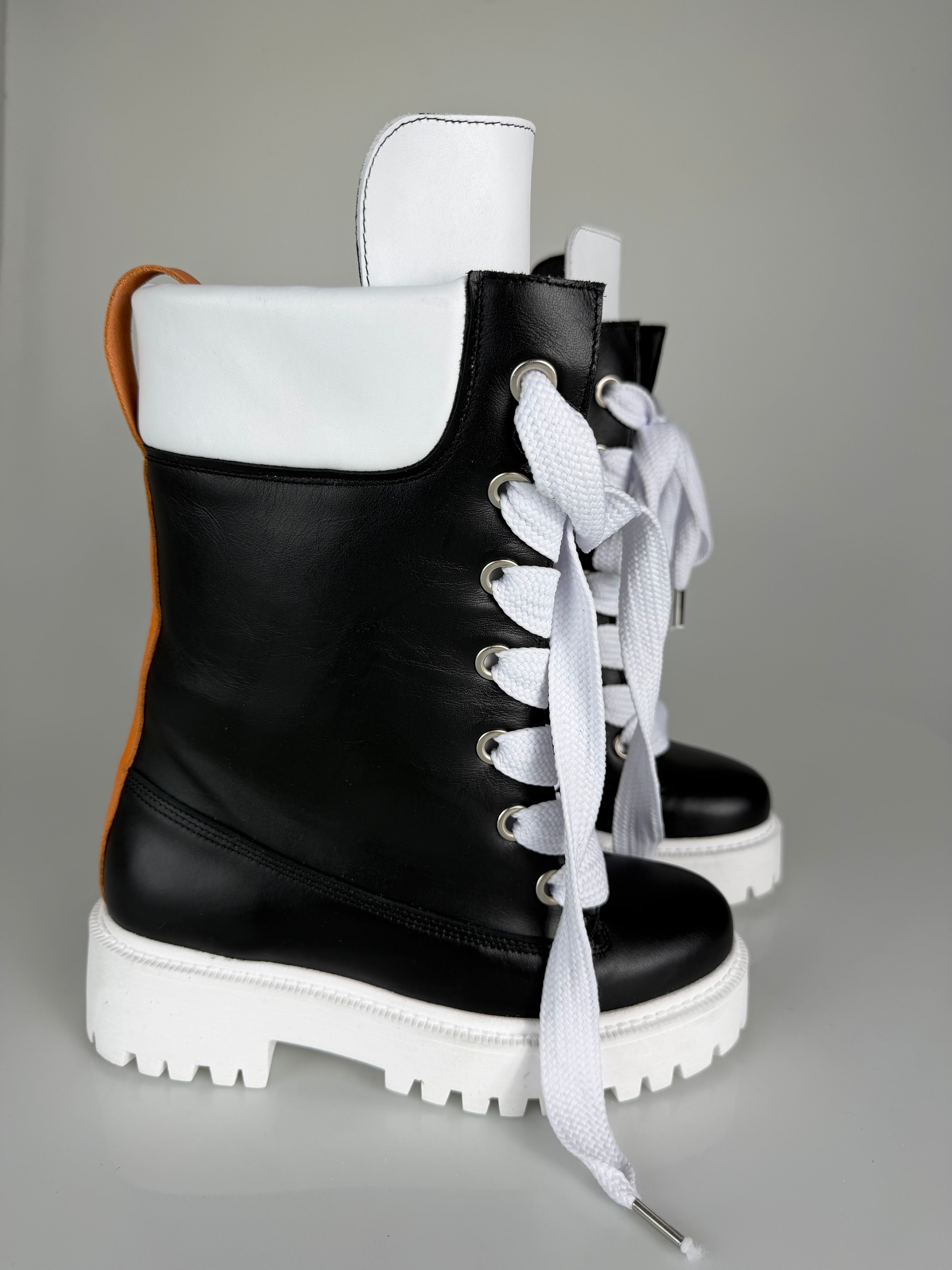 Anfibio ginny Bump pelle nero suola bianca