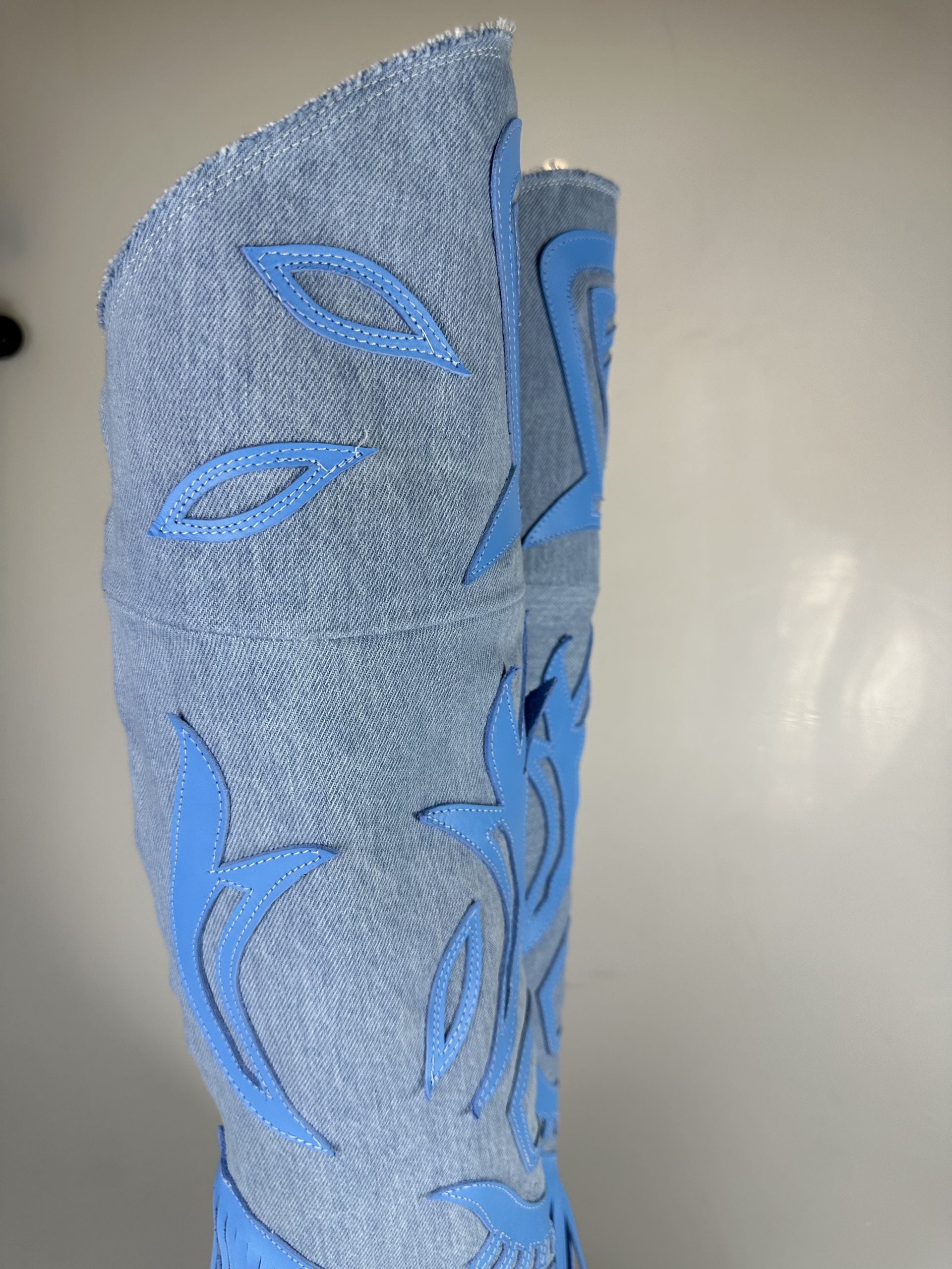 Gabriella Santhoo jeans rip pelle celeste