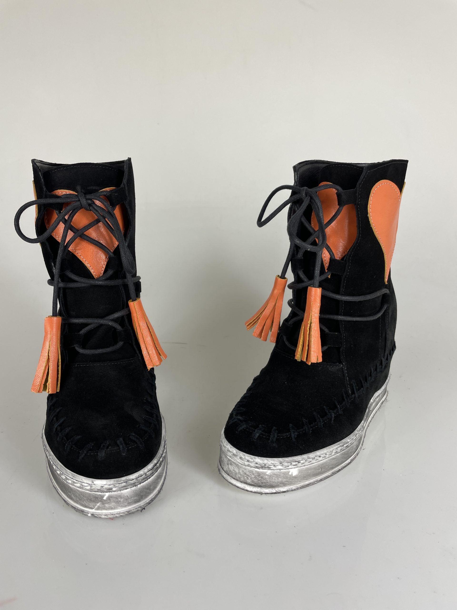 Hearth gamuza negra/naranja