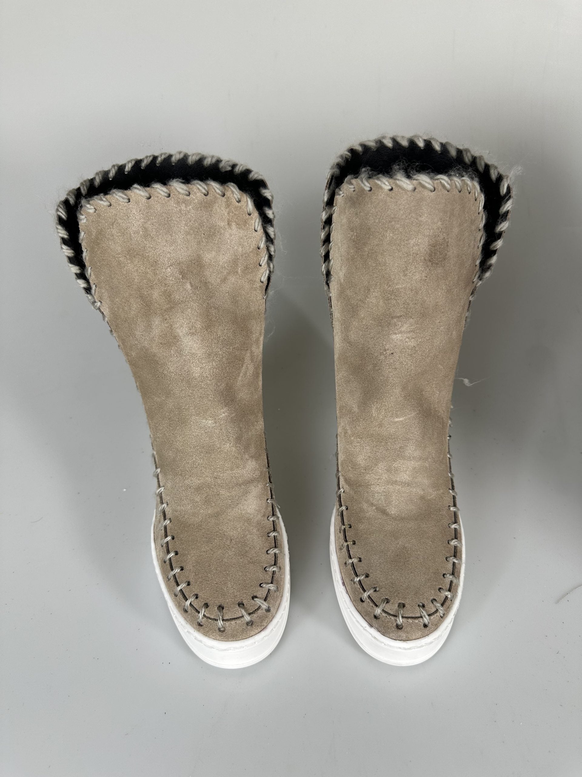 Louu beige suede NEW