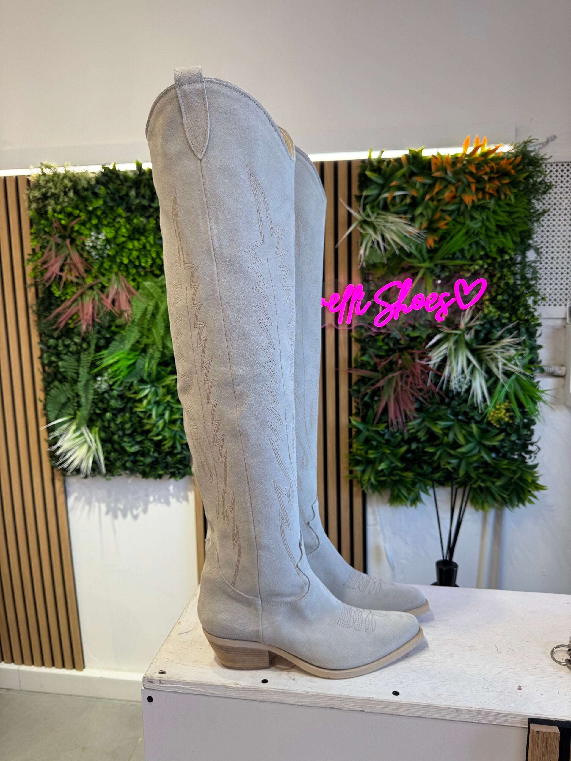 Old West 11 Cream Suede Embroidery