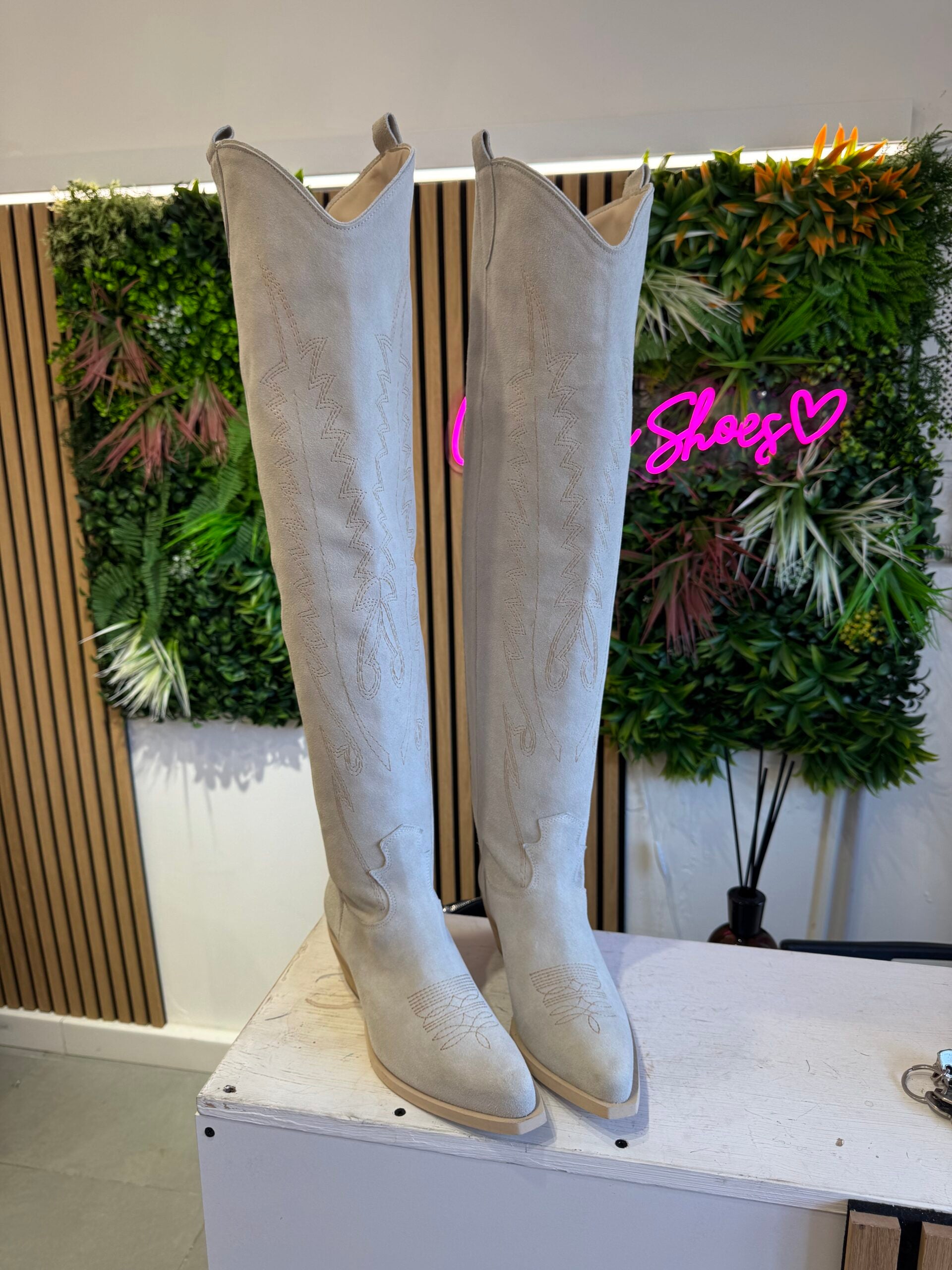Old West 11 Cream Suede Embroidery