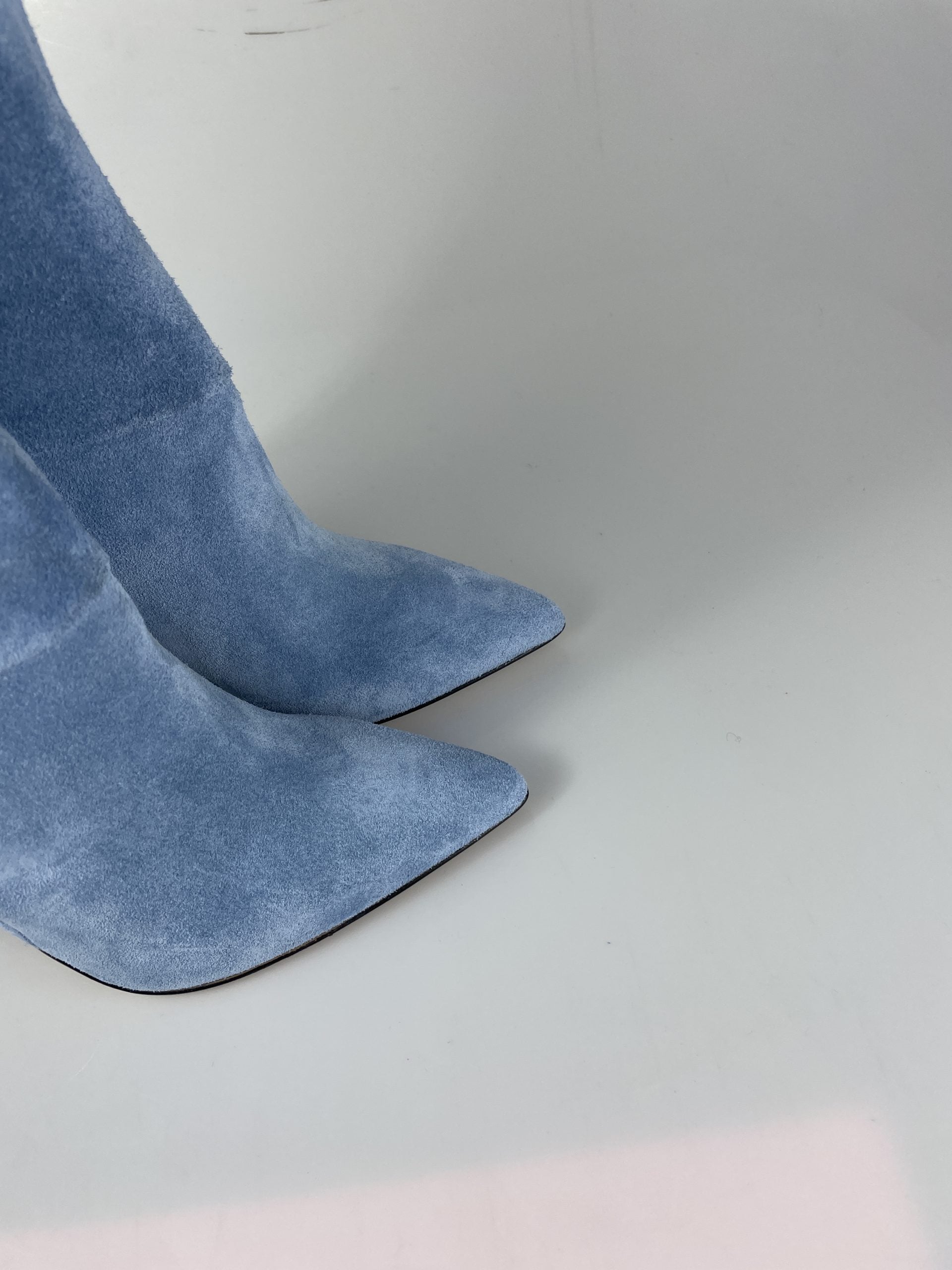 1578 turquoise suede