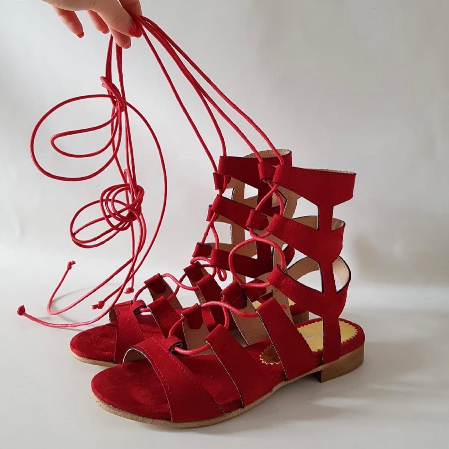 Claudia leather laces