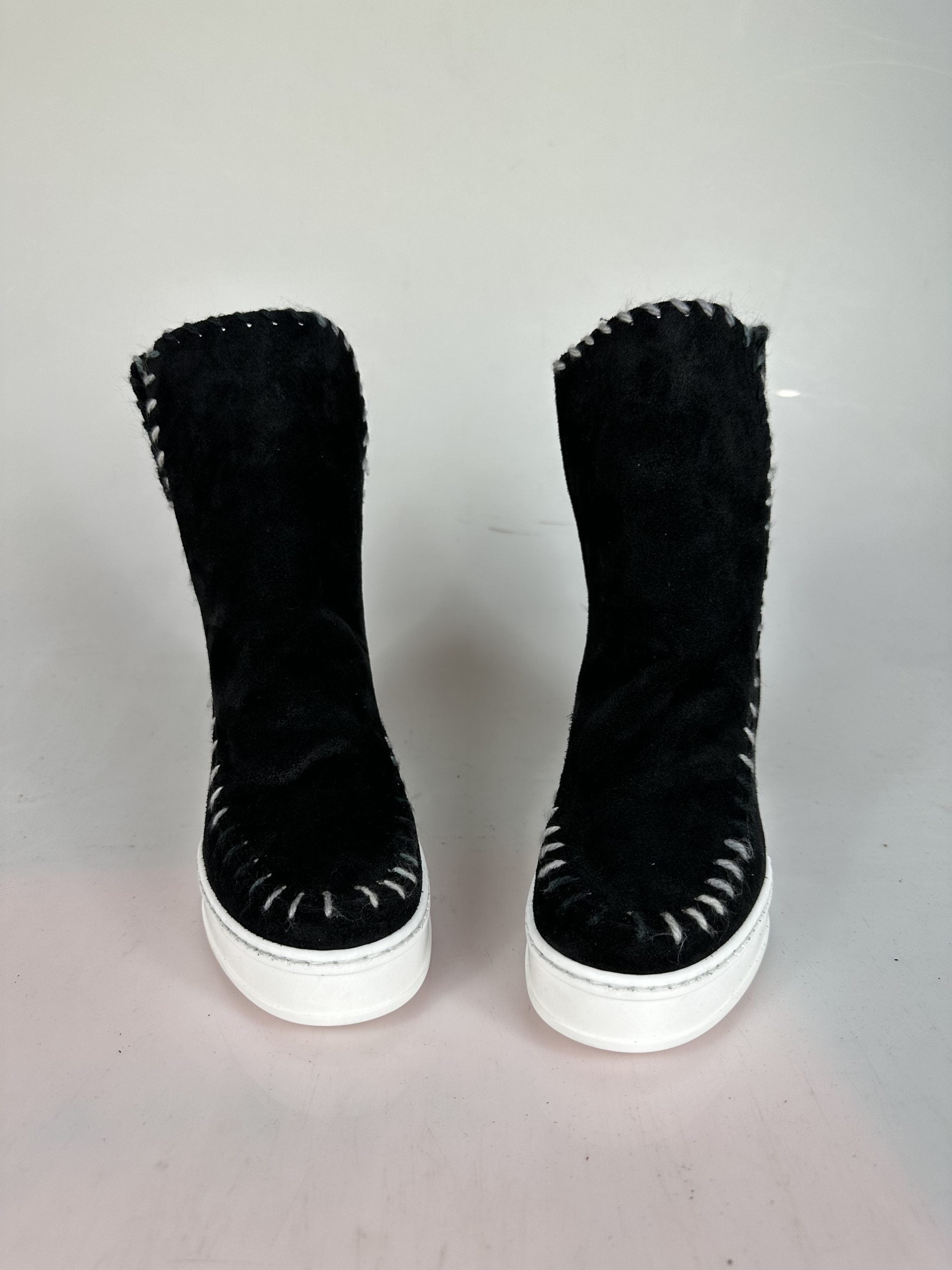 Louu black suede with b/w stitching