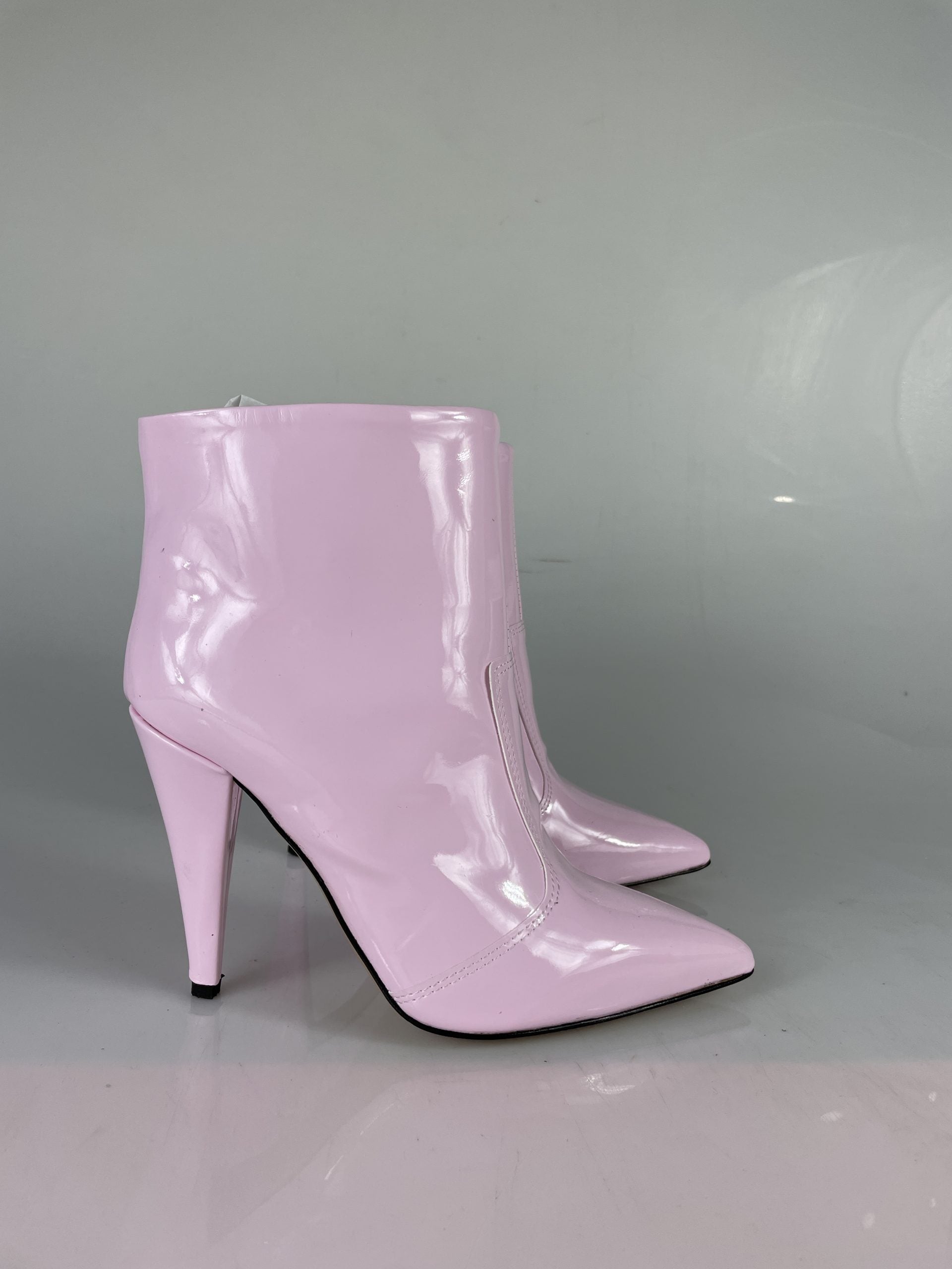 1570 Caesar pink varnish