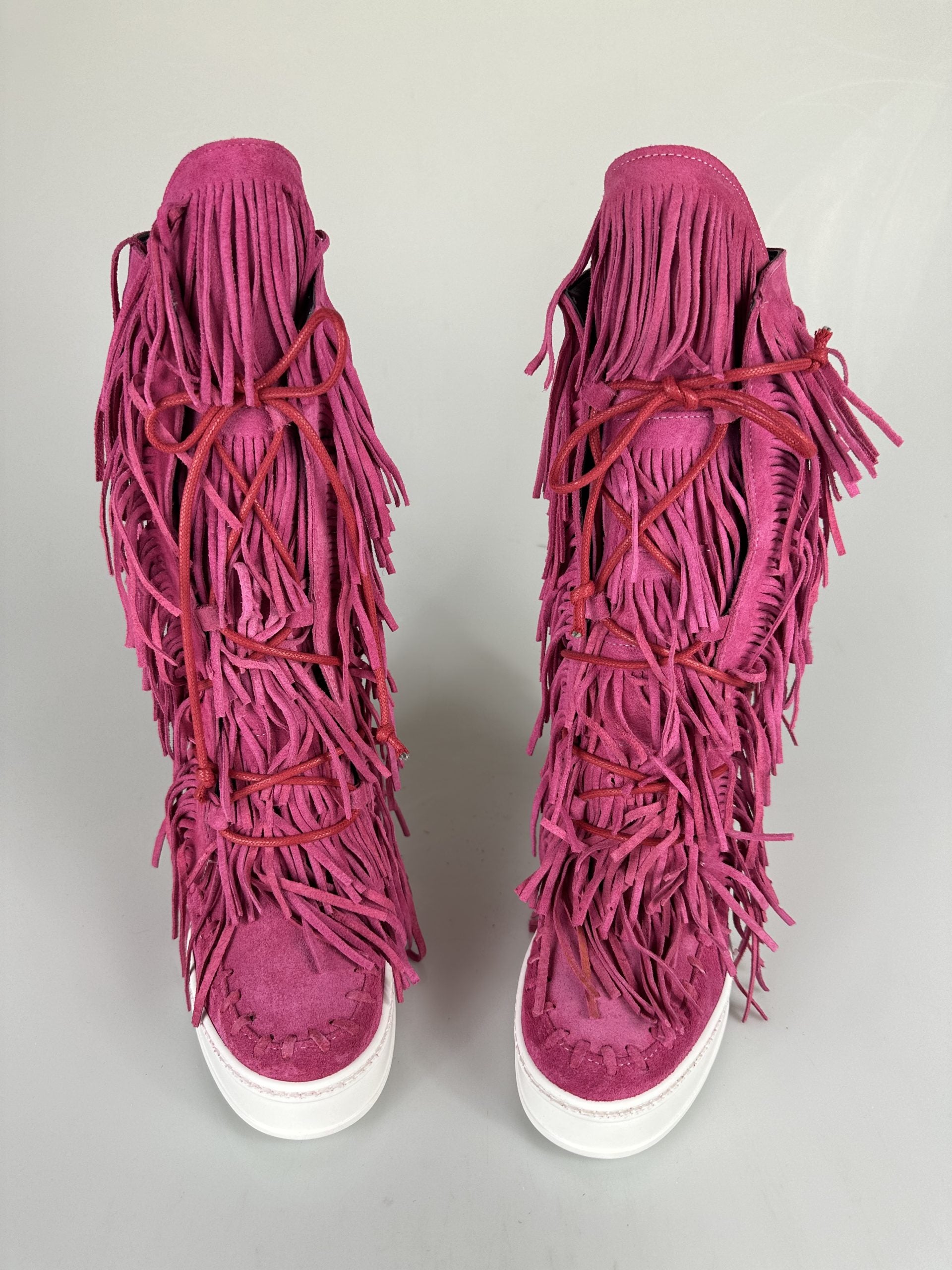 Regular fuchsia suede