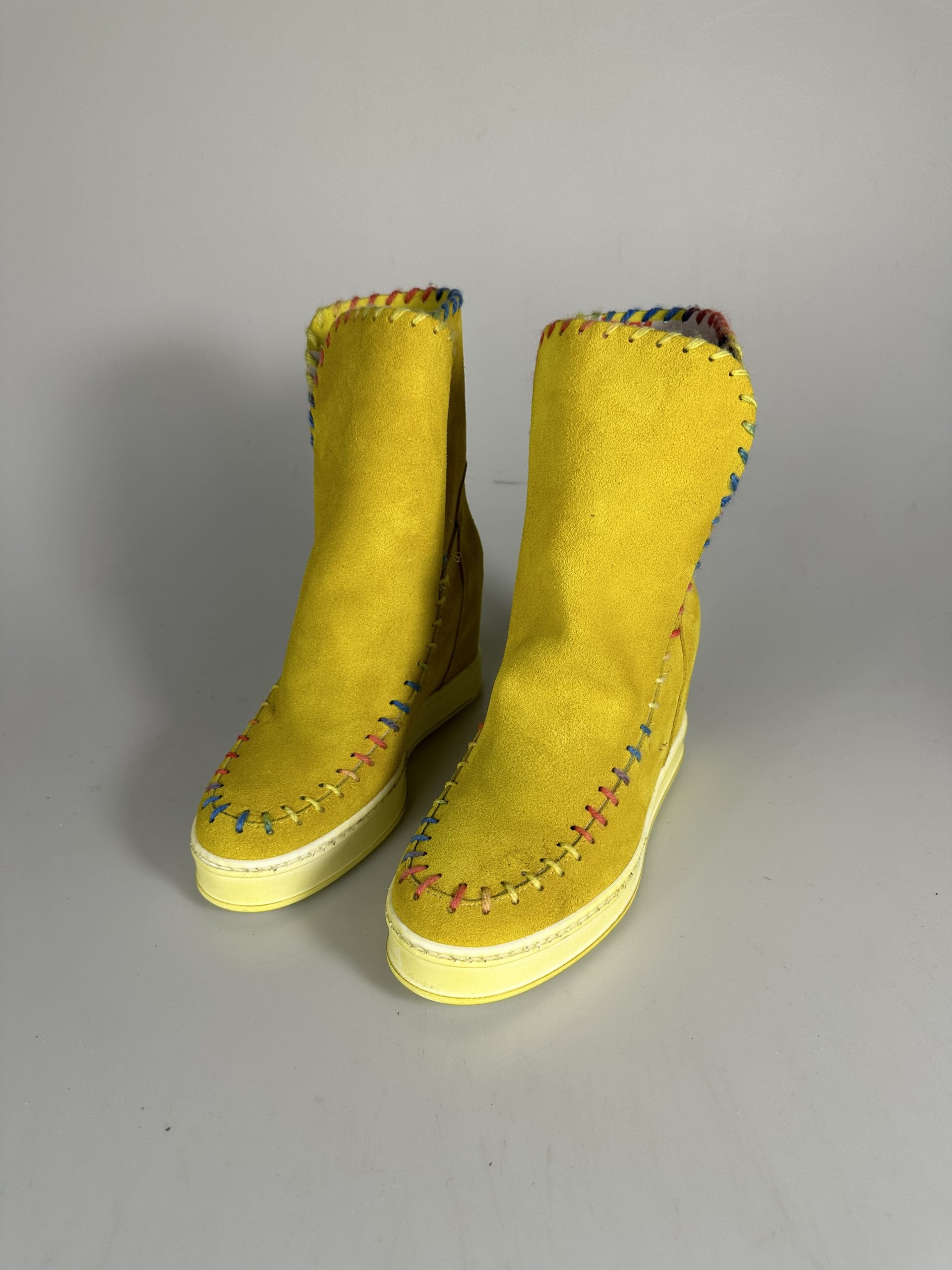 Louu yellow suede multicolor stitching