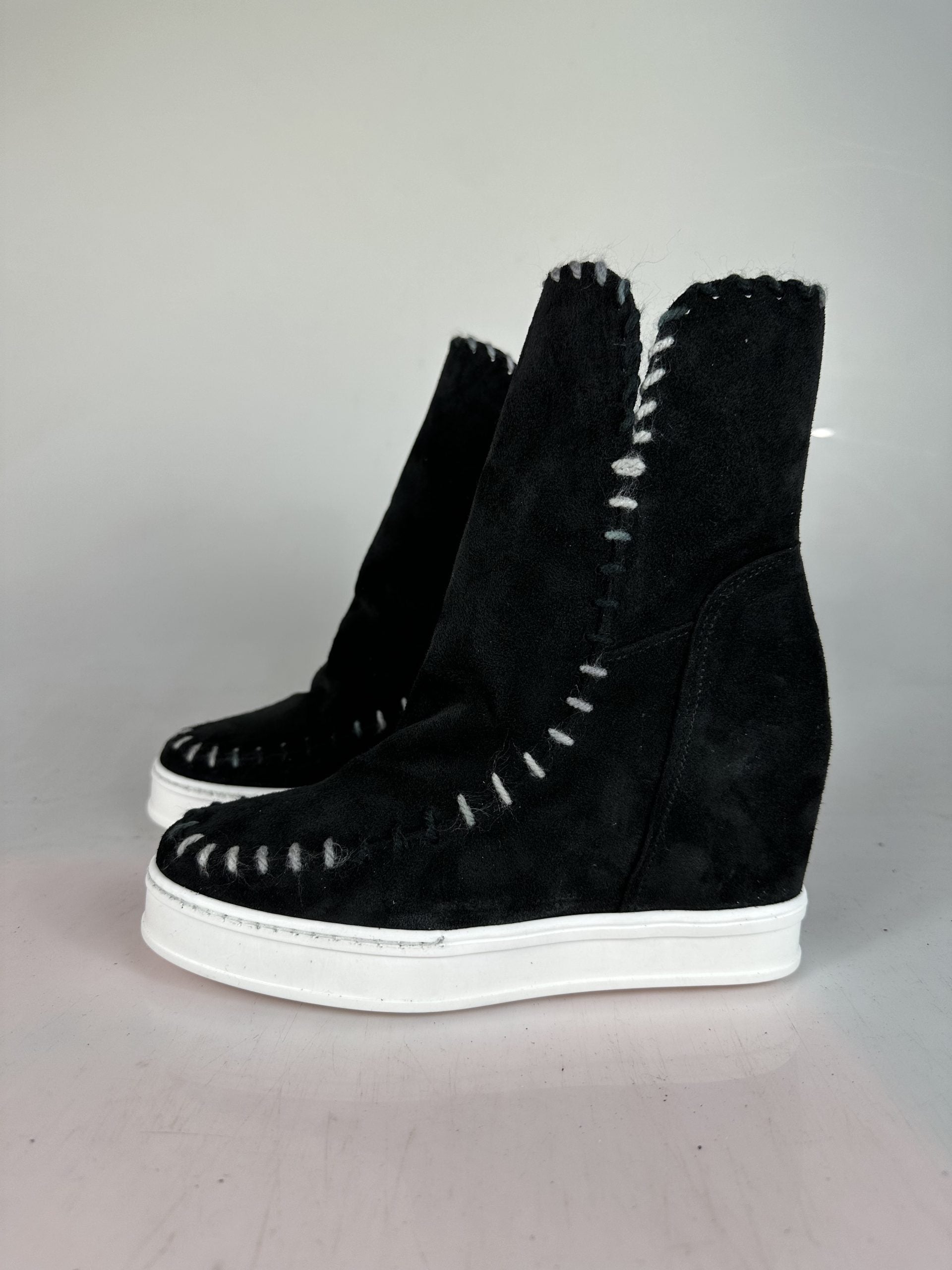 Louu black suede with b/w stitching
