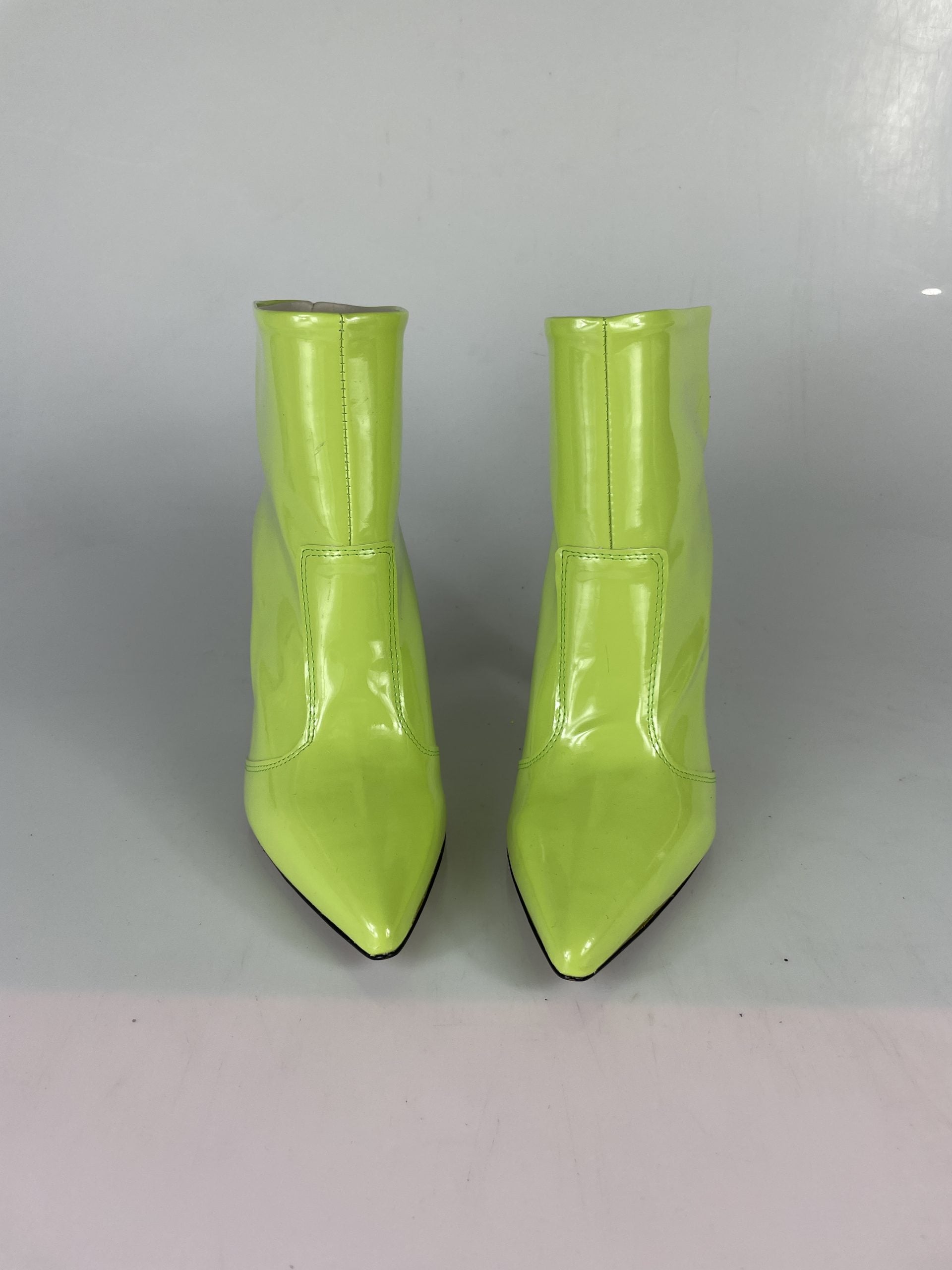 1570 Caesar green paint