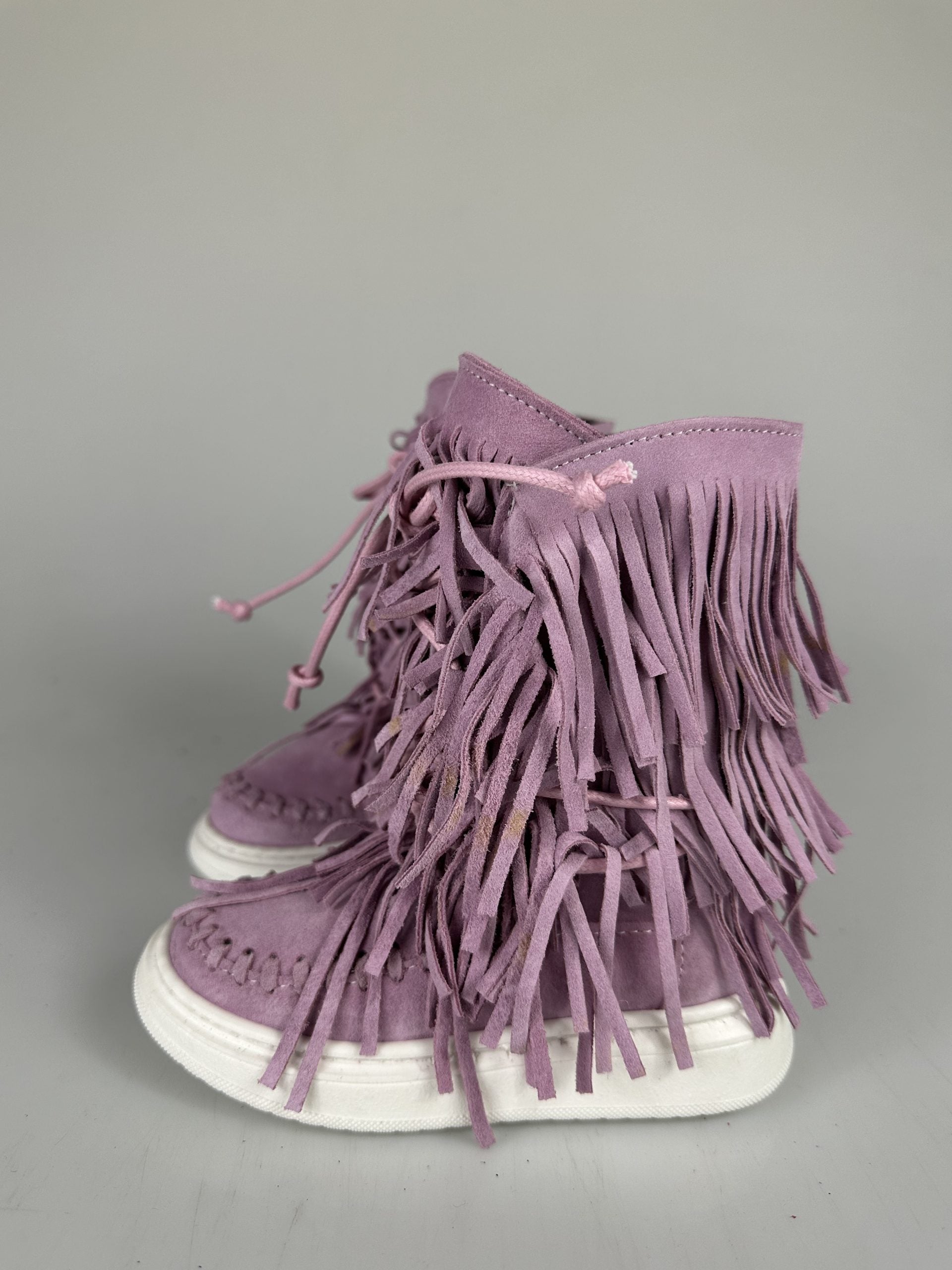 Regular baby pink suede