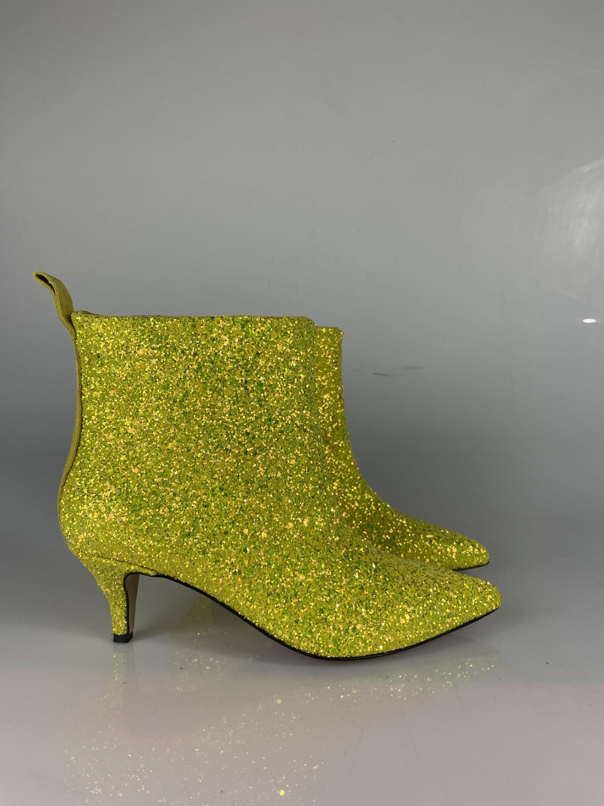 Yellow glitter flame