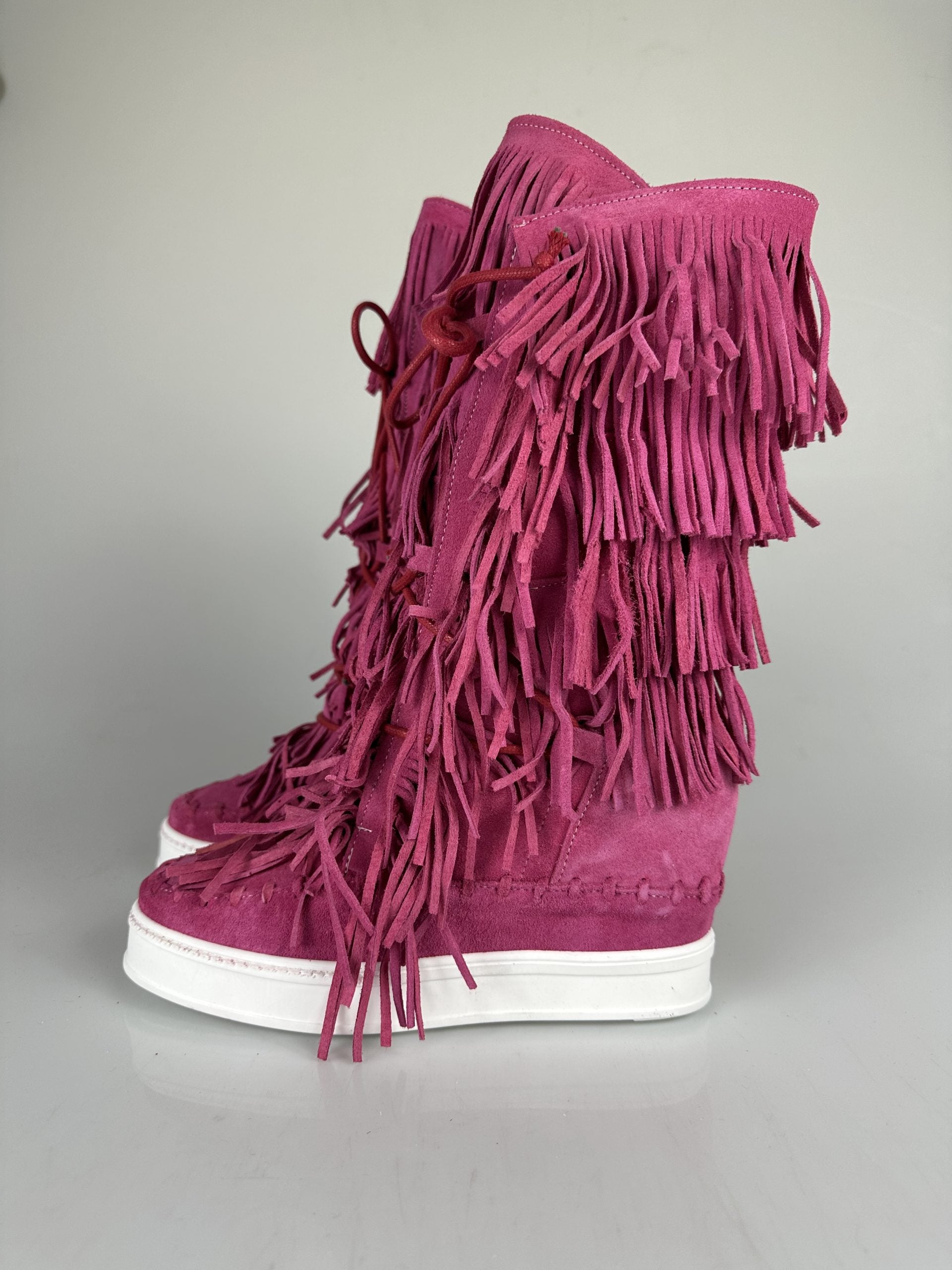 Regular fuchsia suede