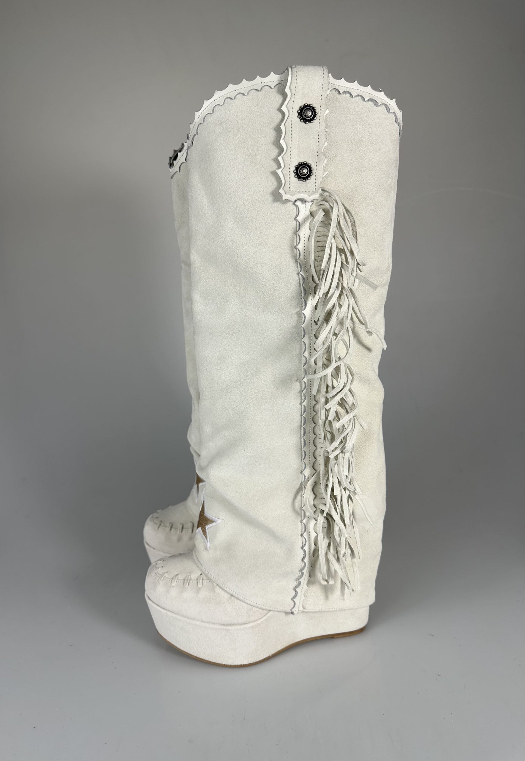 Carmensita euphoria ice suede closed toe